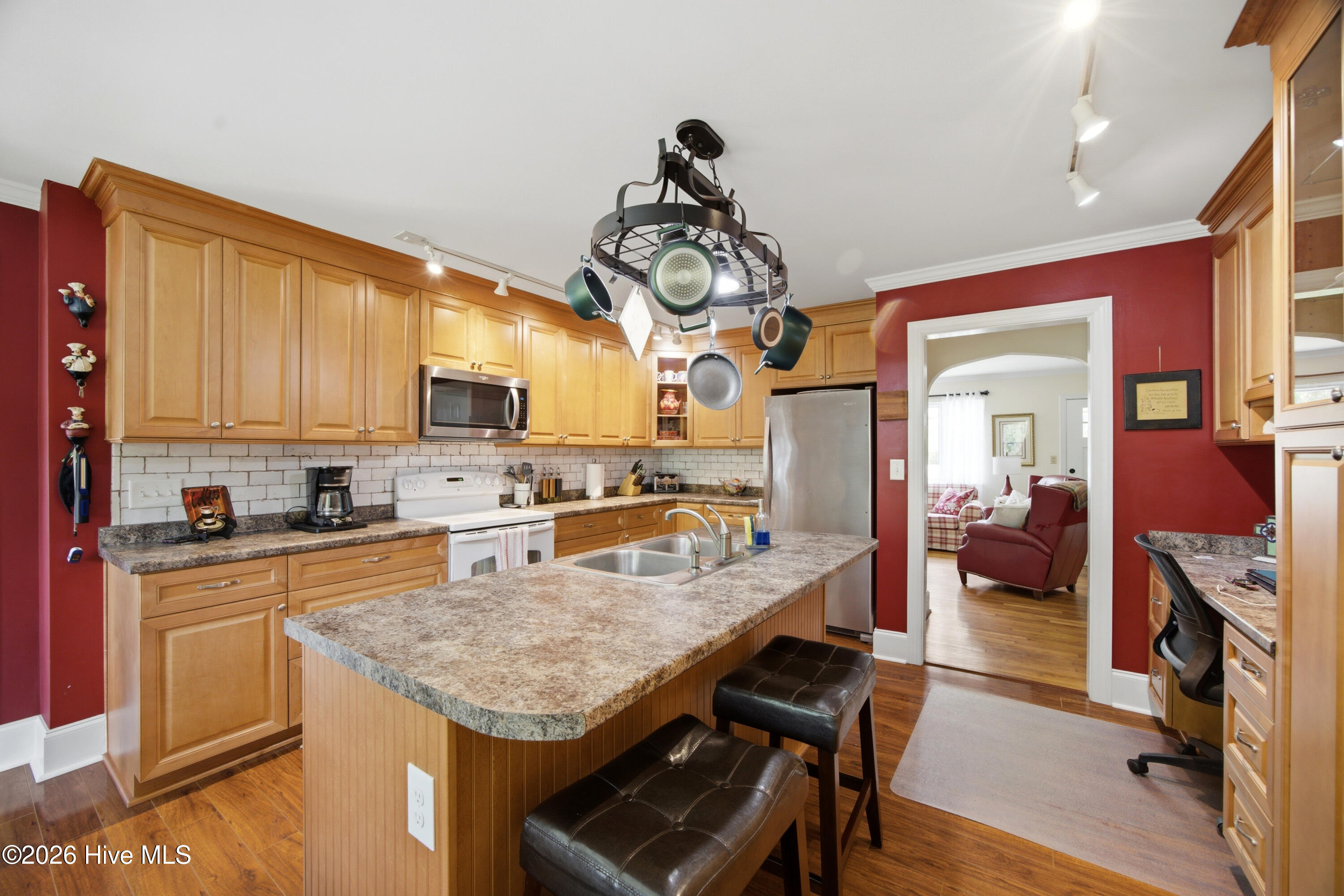 1301 N Poplar Street Property Photo 5