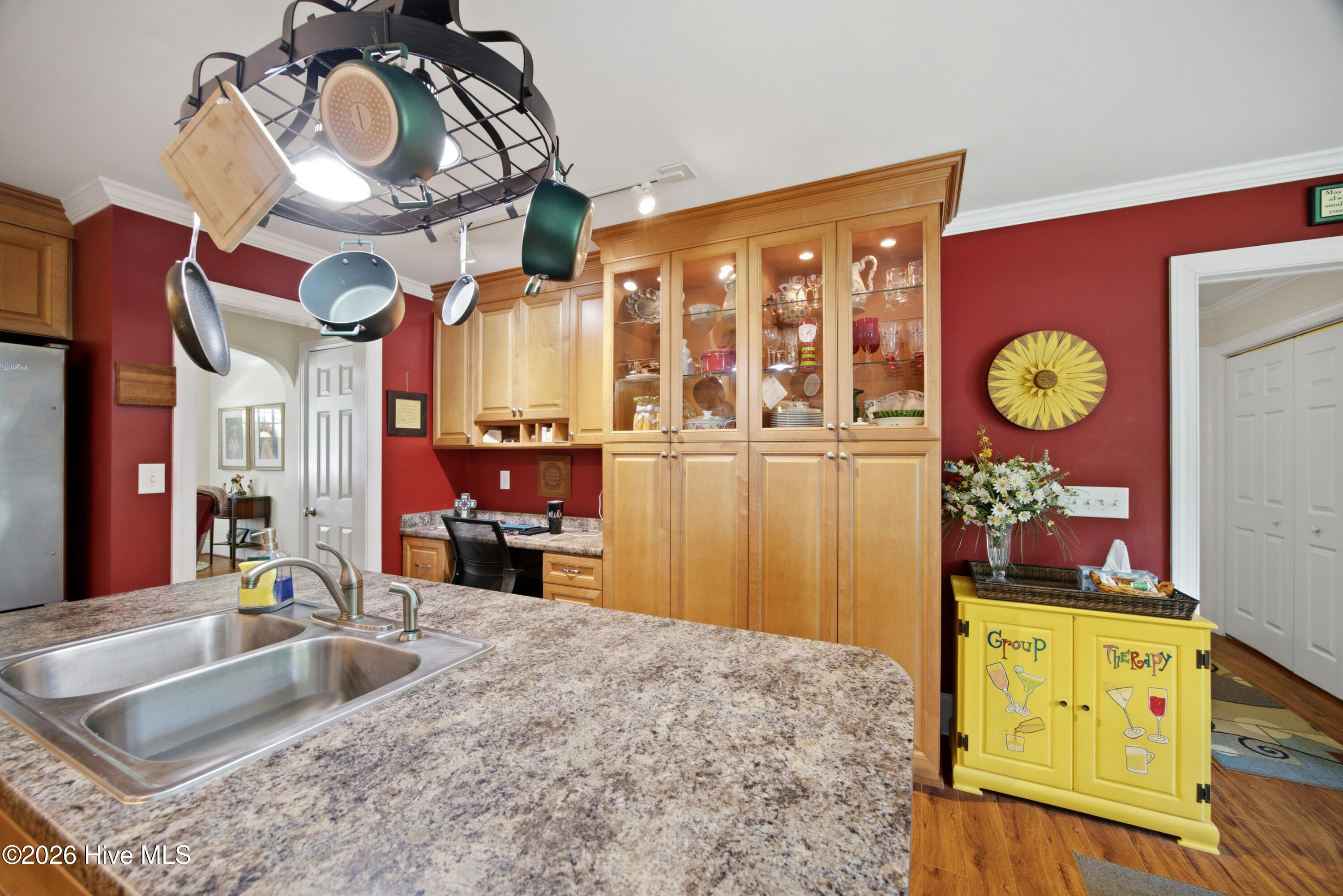 1301 N Poplar Street Property Photo 6
