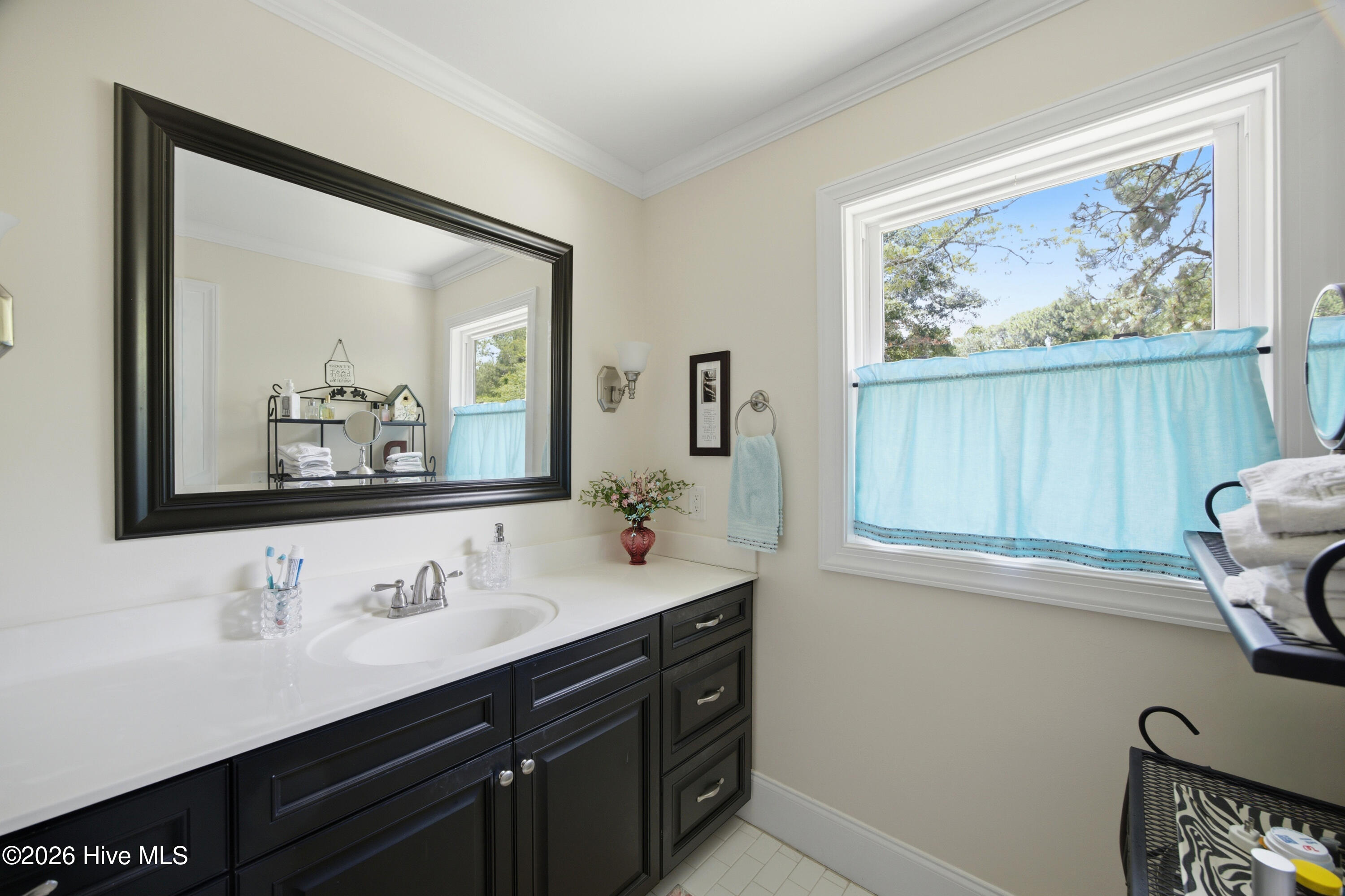 1301 N Poplar Street Property Photo 8