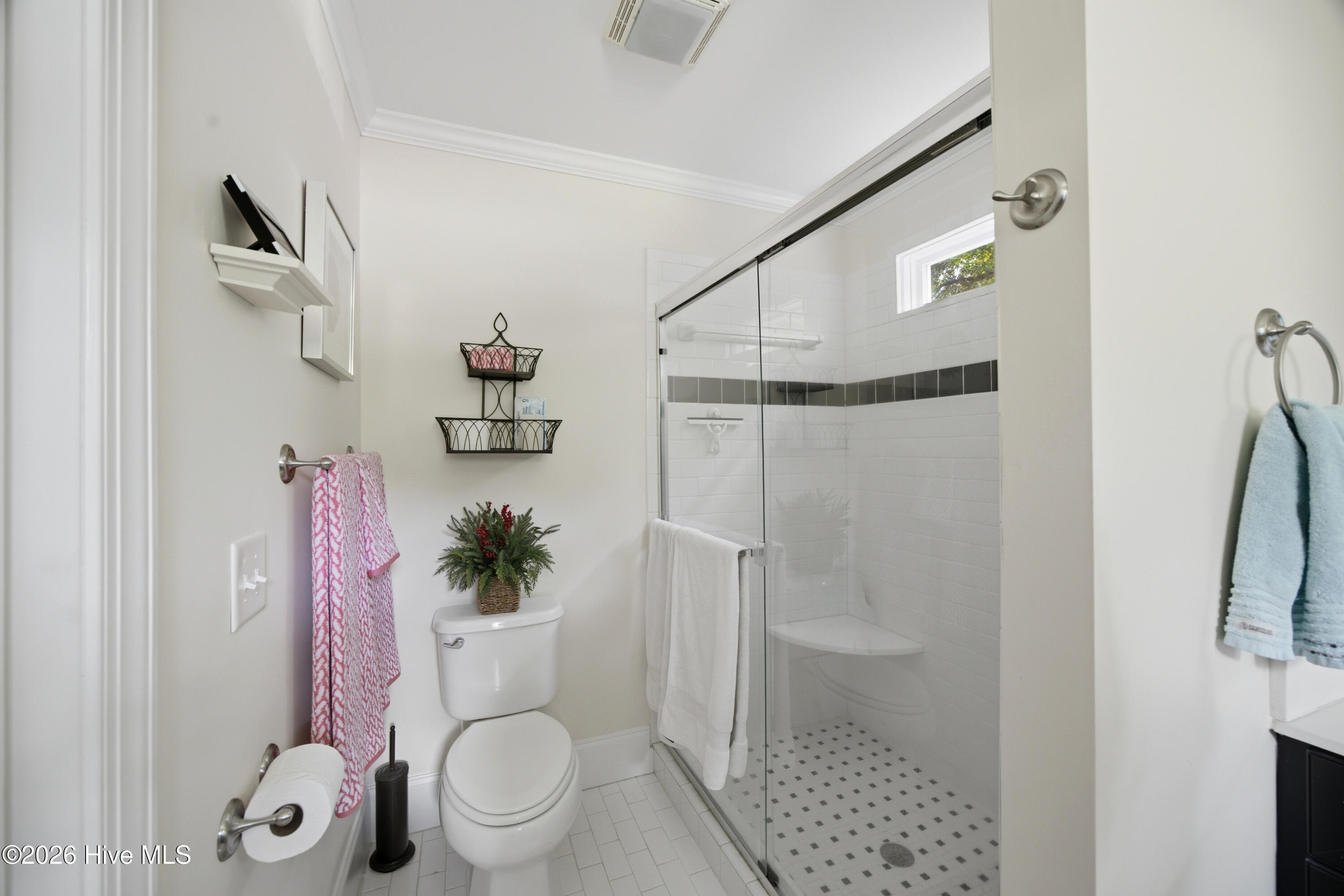 1301 N Poplar Street Property Photo 10