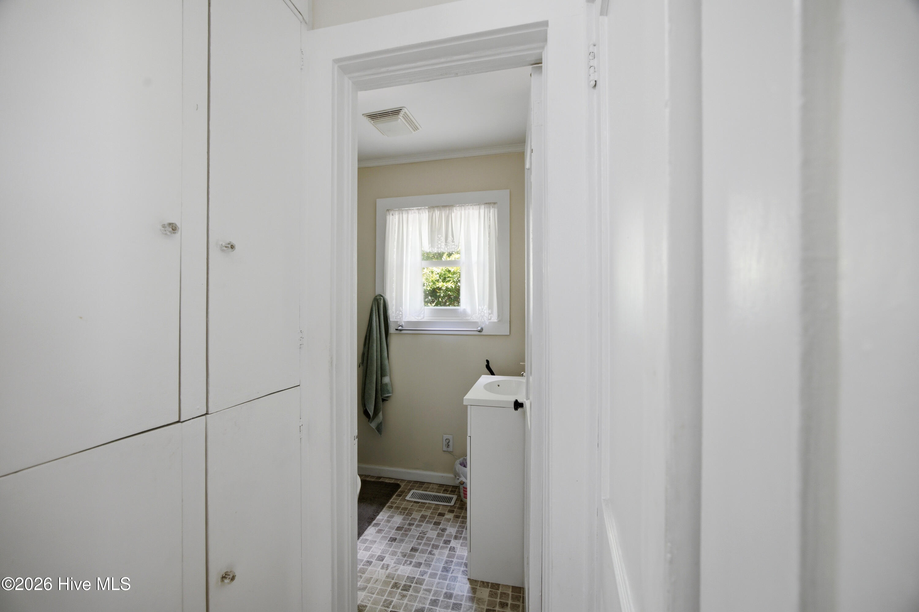 1301 N Poplar Street Property Photo 33