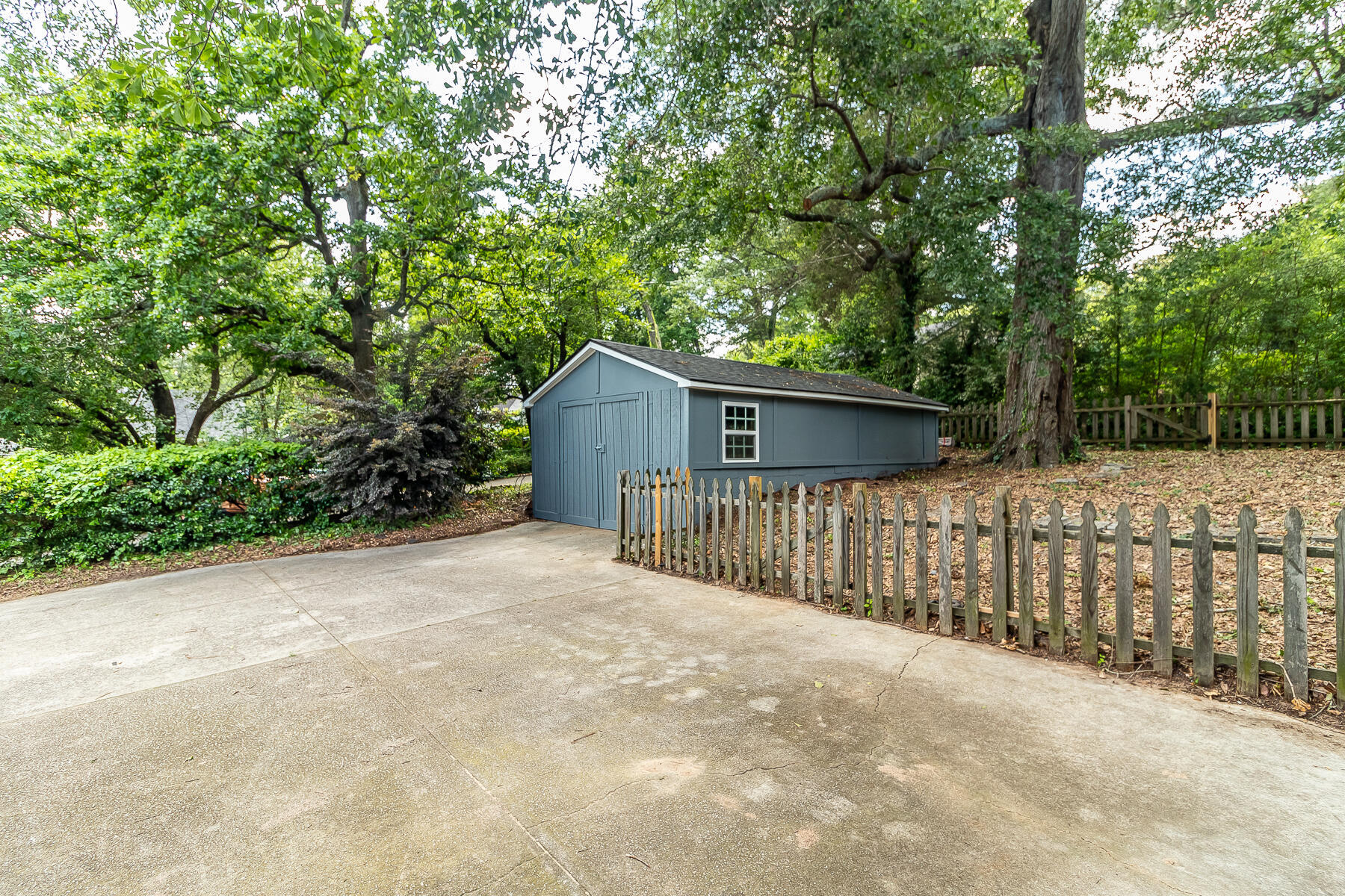 703 Hickman Road Property Photo 3