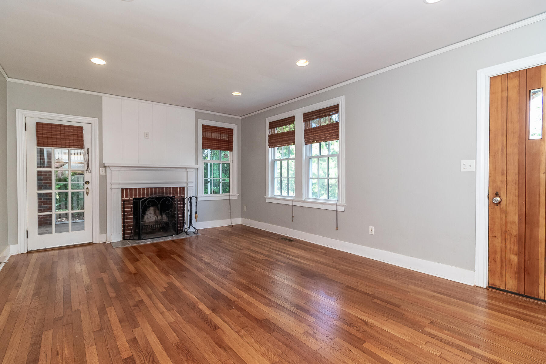 703 Hickman Road Property Photo 4