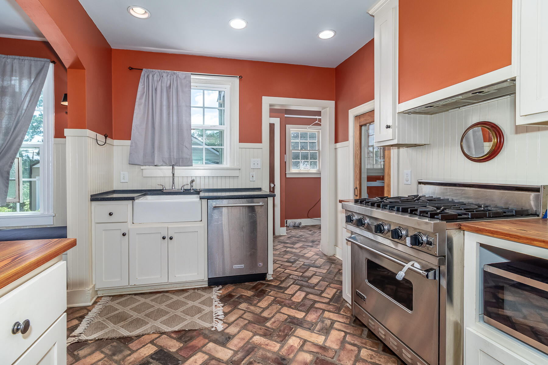 703 Hickman Road Property Photo 8