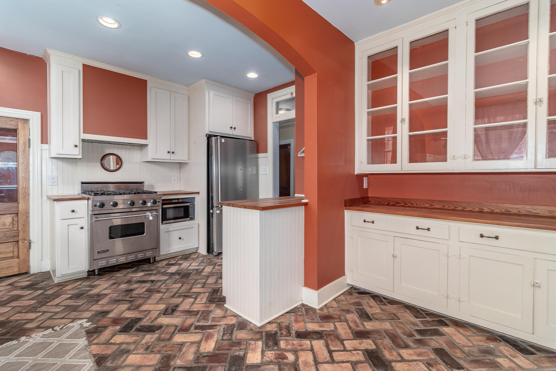 703 Hickman Road Property Photo 10