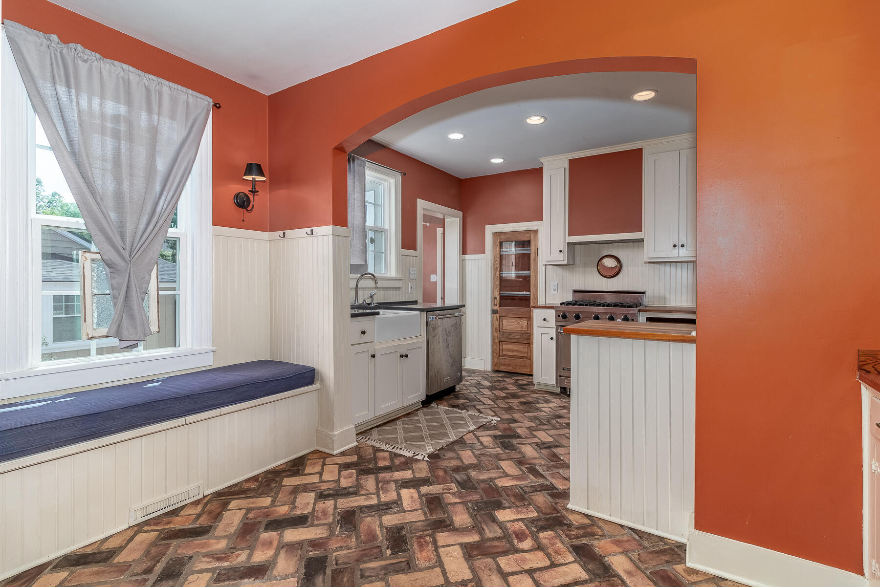 703 Hickman Road Property Photo 11