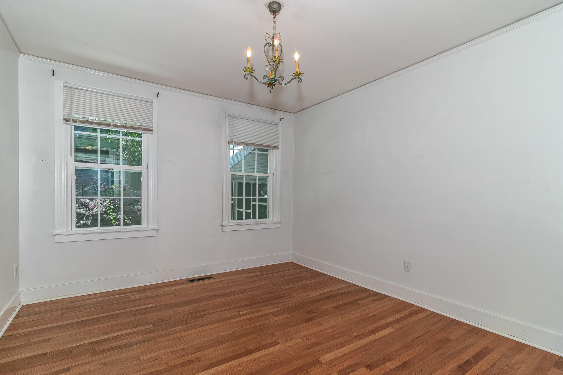 703 Hickman Road Property Photo 14