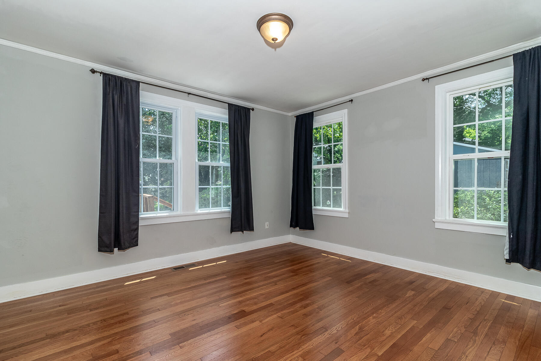 703 Hickman Road Property Photo 15