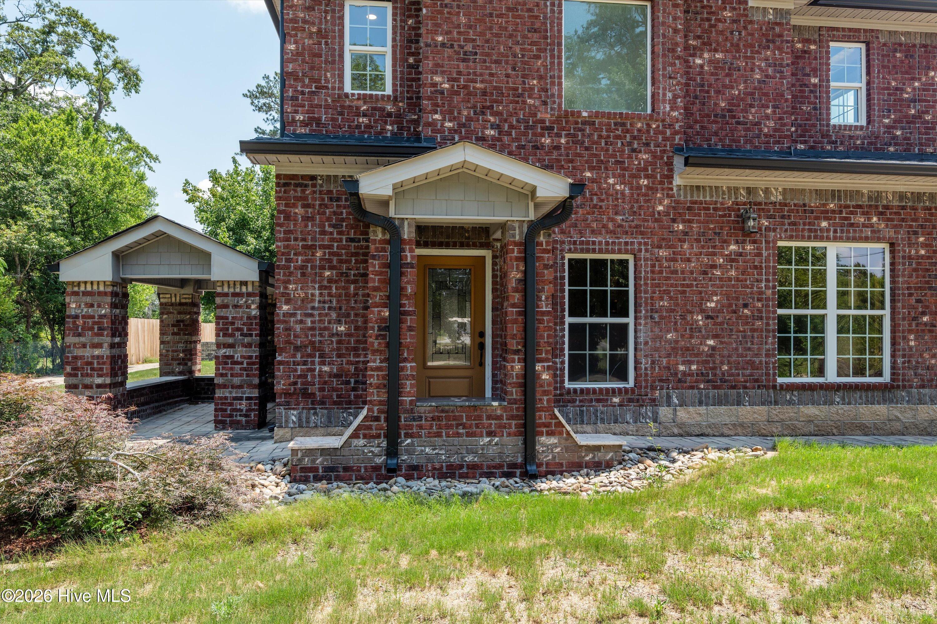 1421 Edgefield Road Property Photo 3