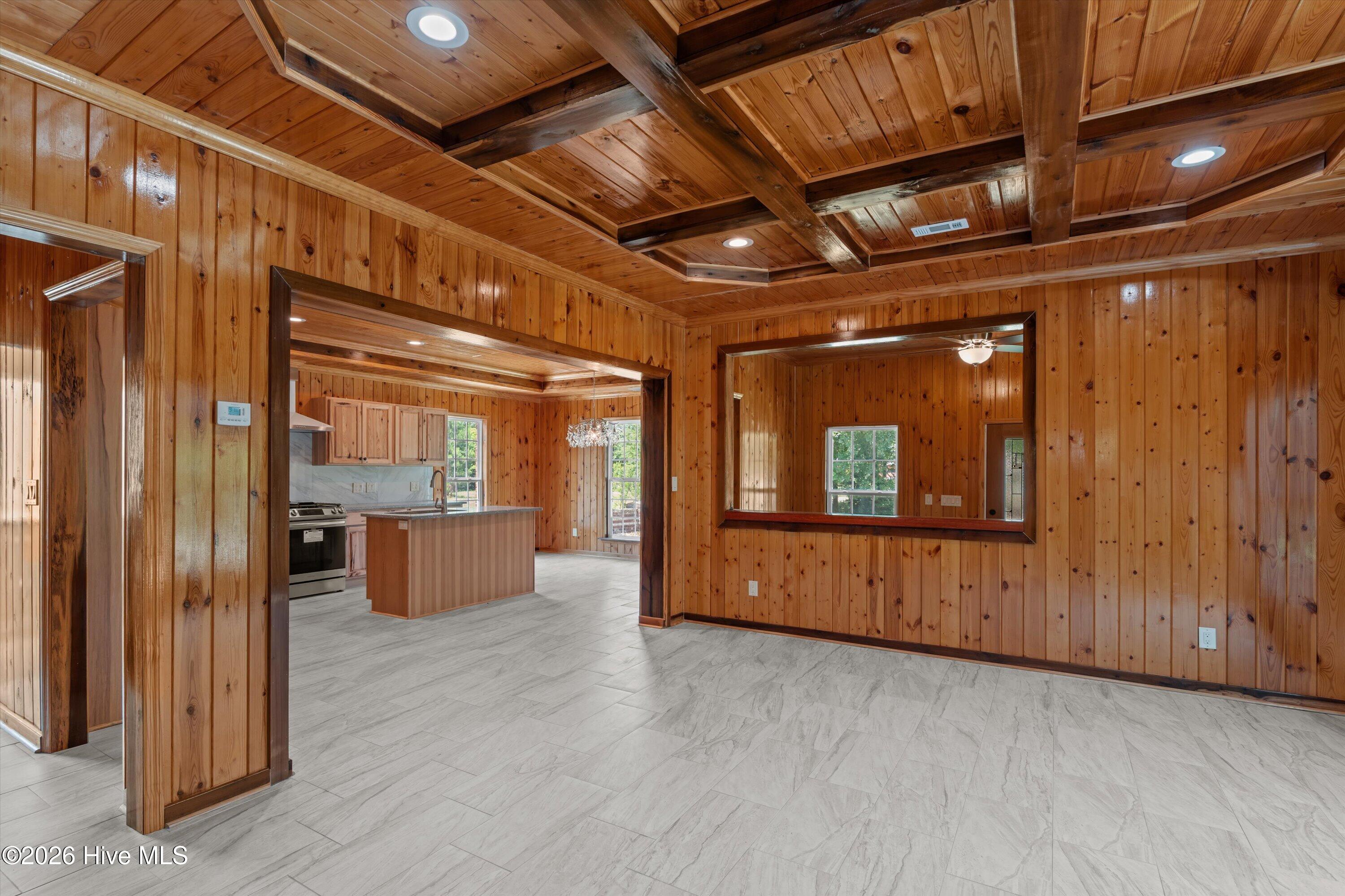1421 Edgefield Road Property Photo 6
