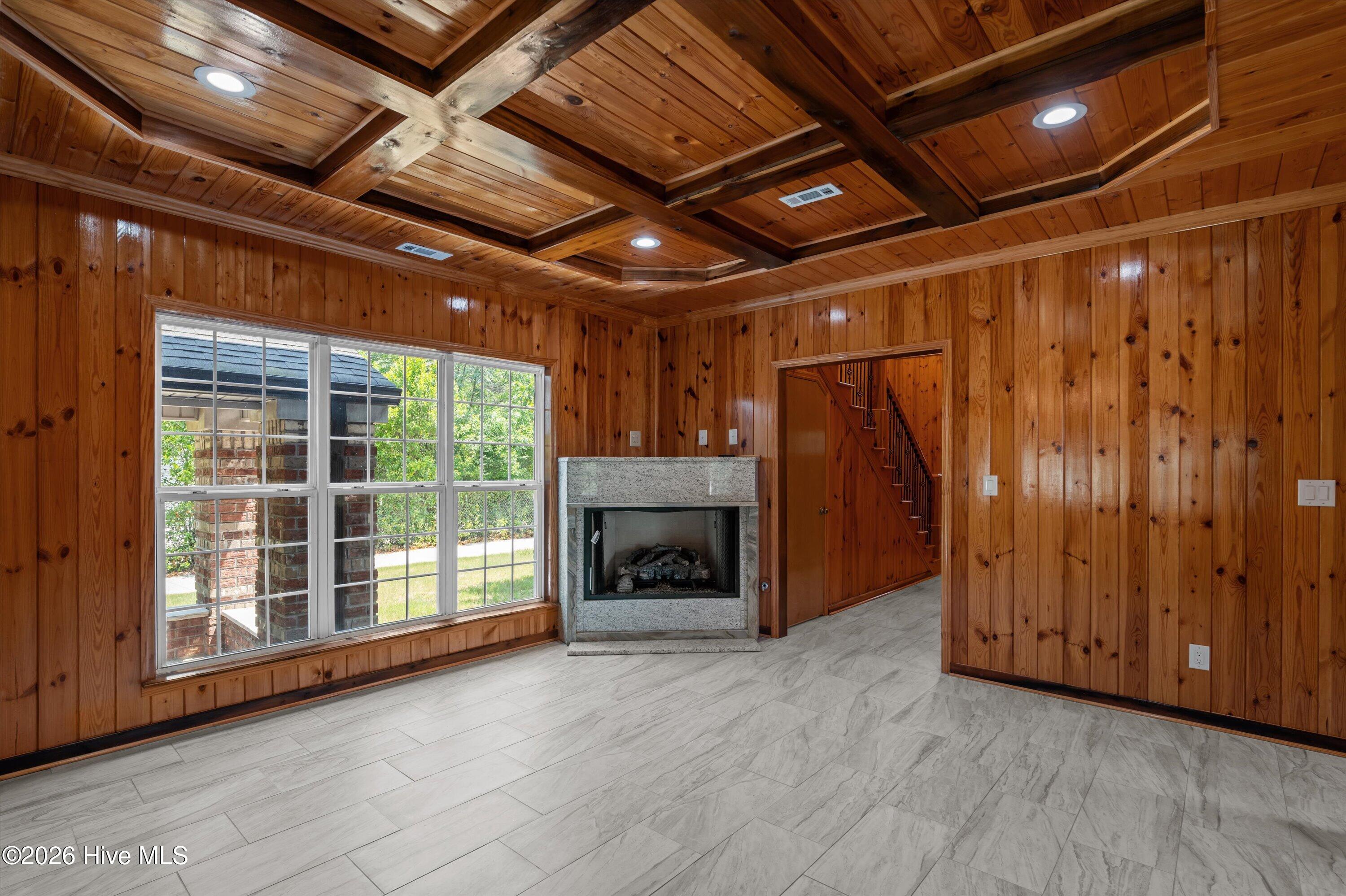 1421 Edgefield Road Property Photo 9