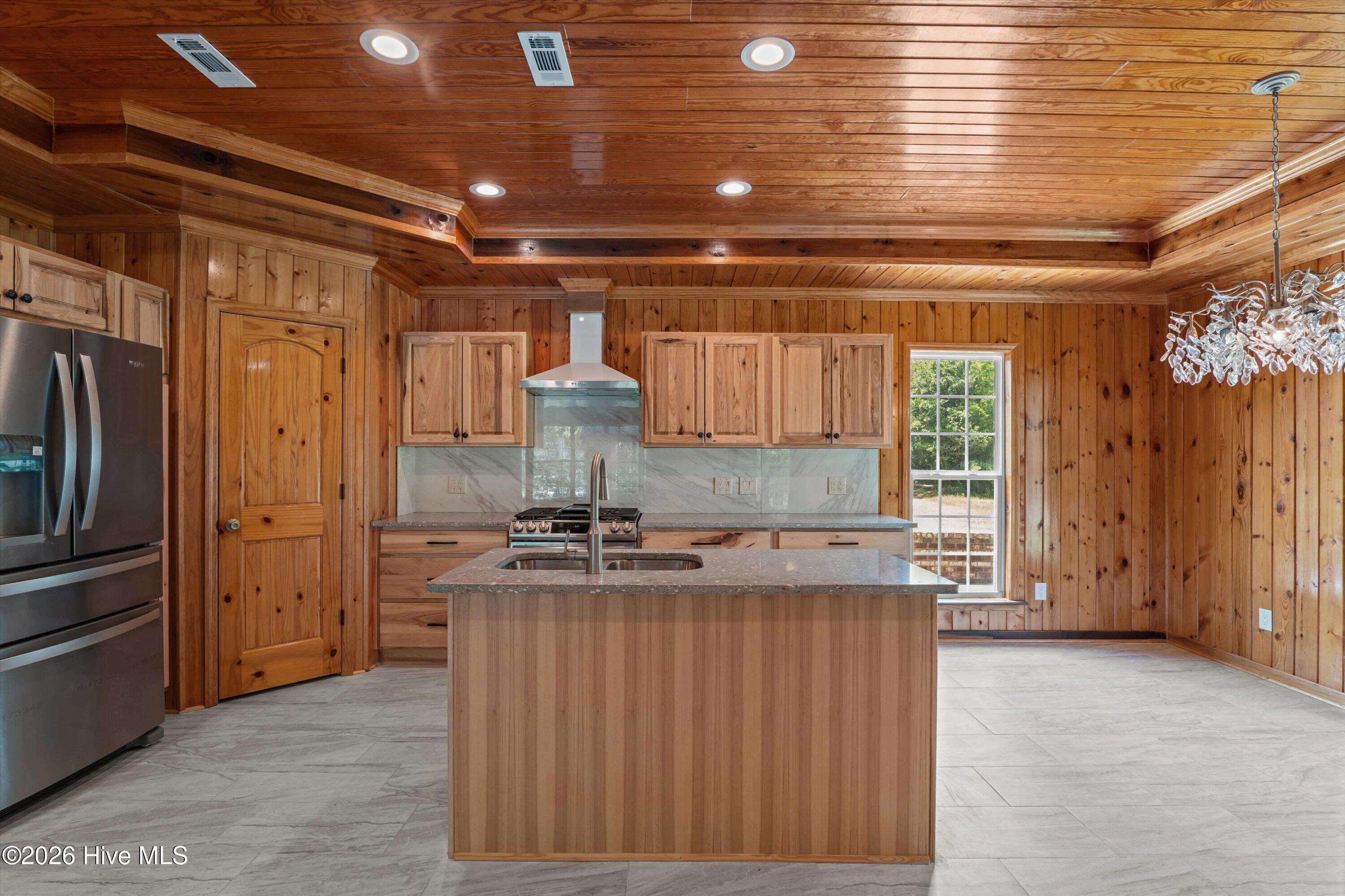 1421 Edgefield Road Property Photo 12