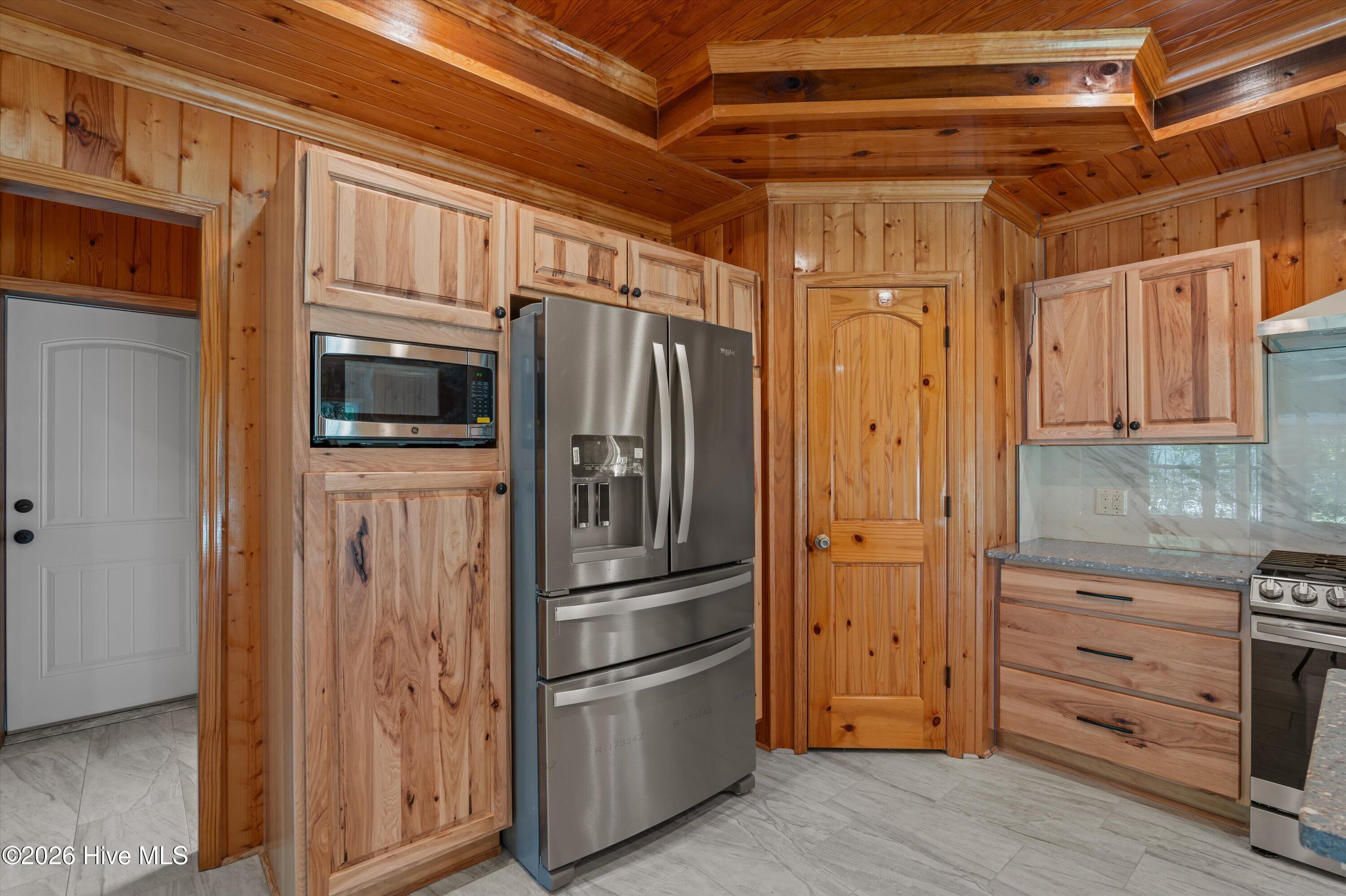 1421 Edgefield Road Property Photo 13