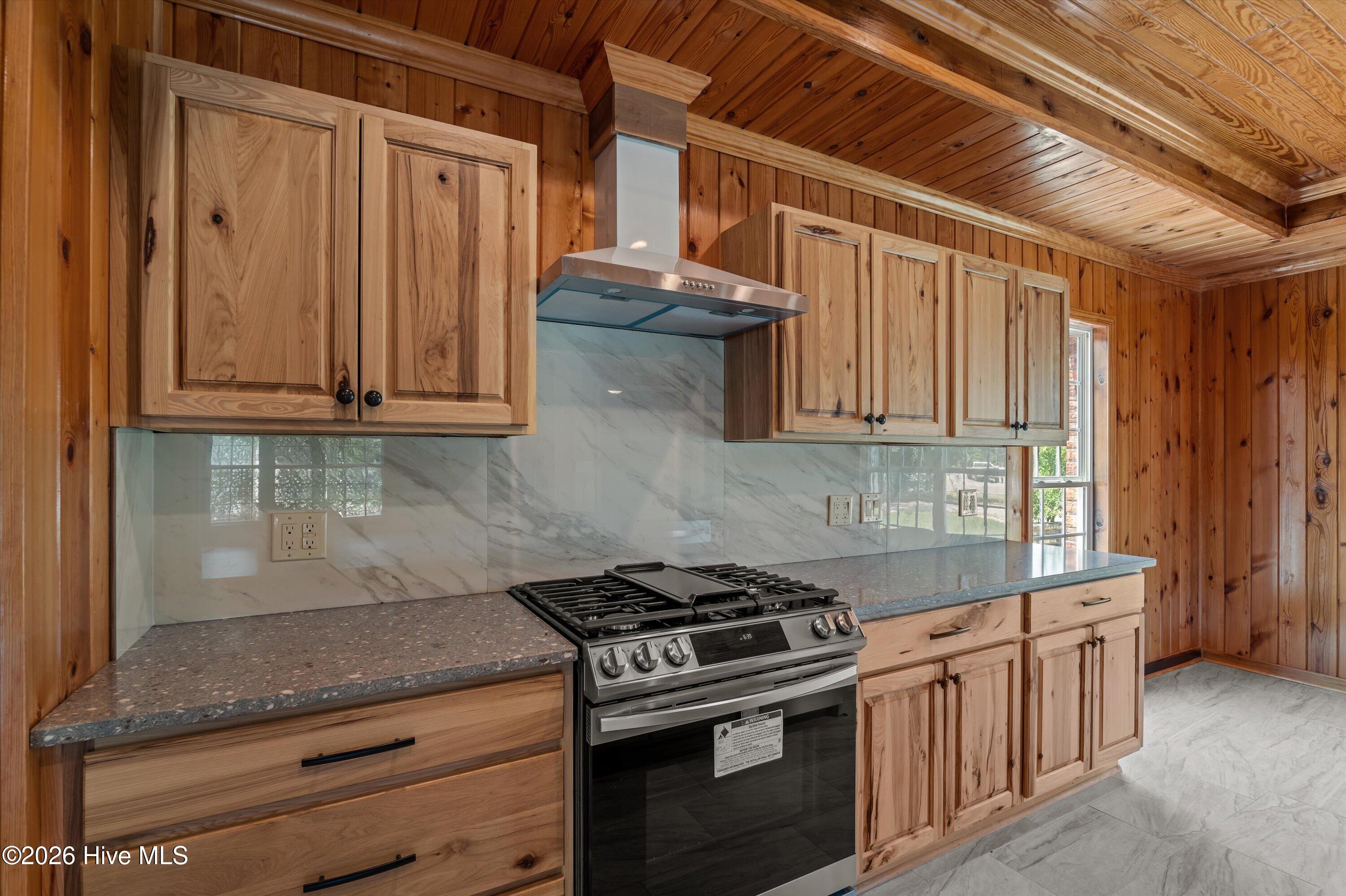1421 Edgefield Road Property Photo 14