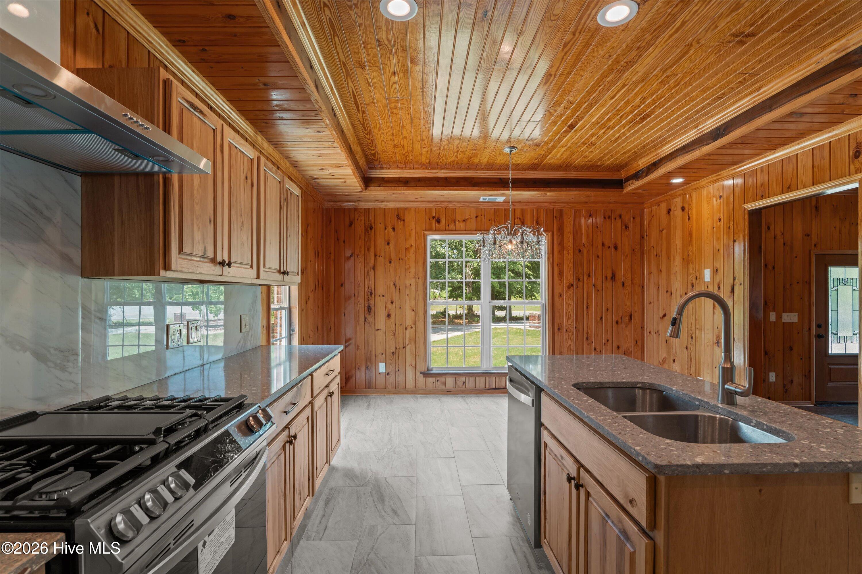 1421 Edgefield Road Property Photo 15