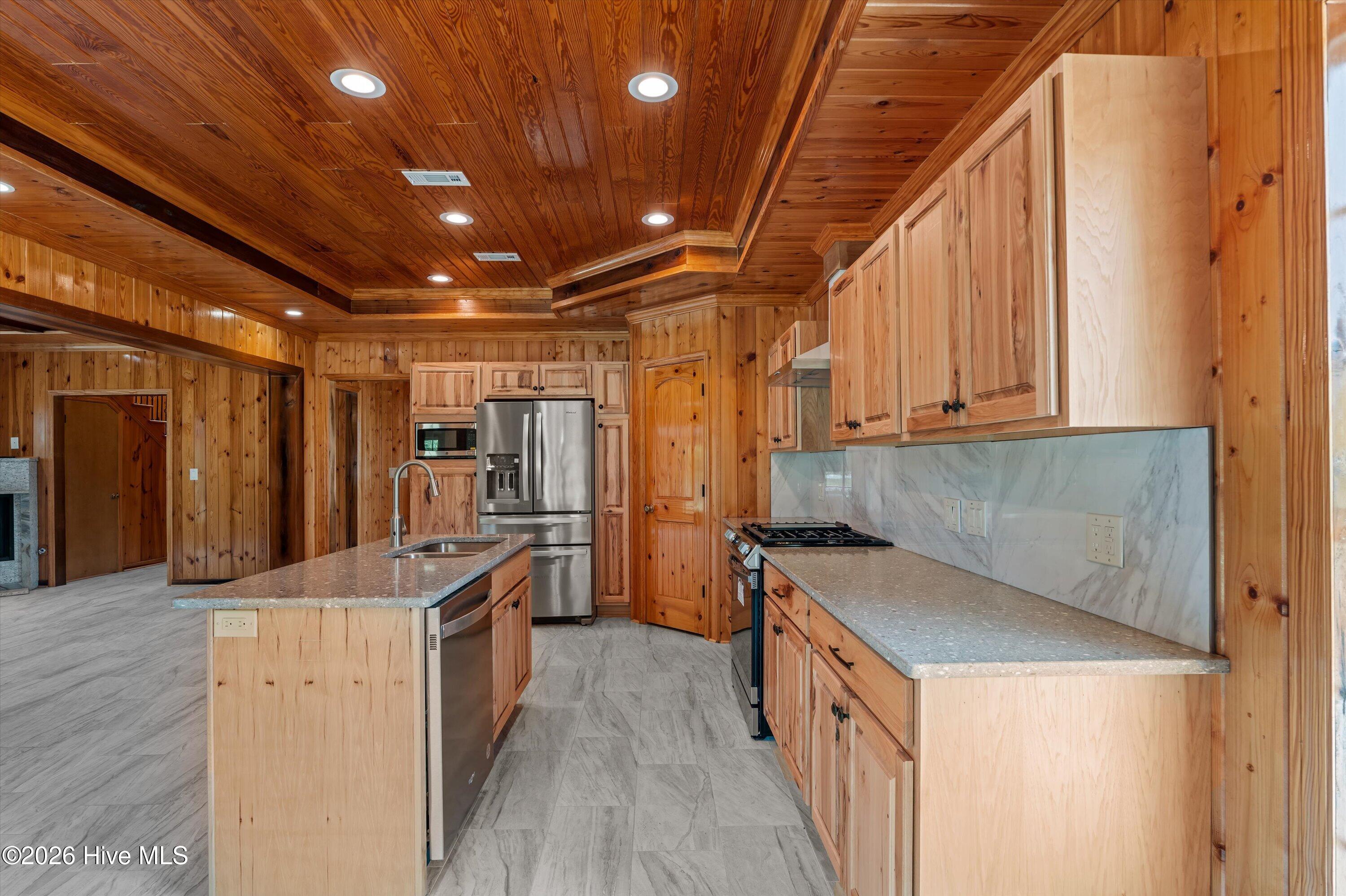 1421 Edgefield Road Property Photo 16