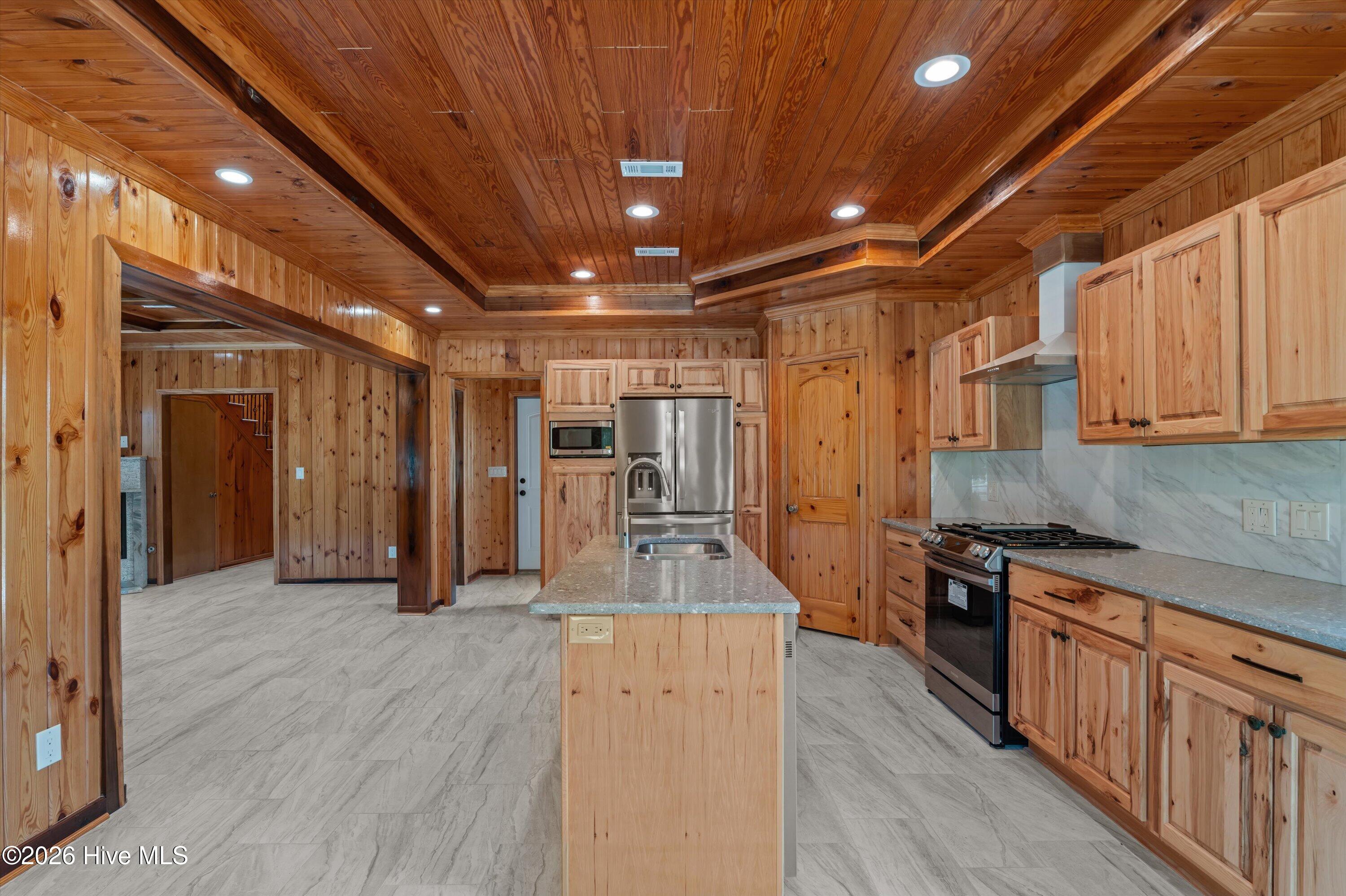 1421 Edgefield Road Property Photo 17