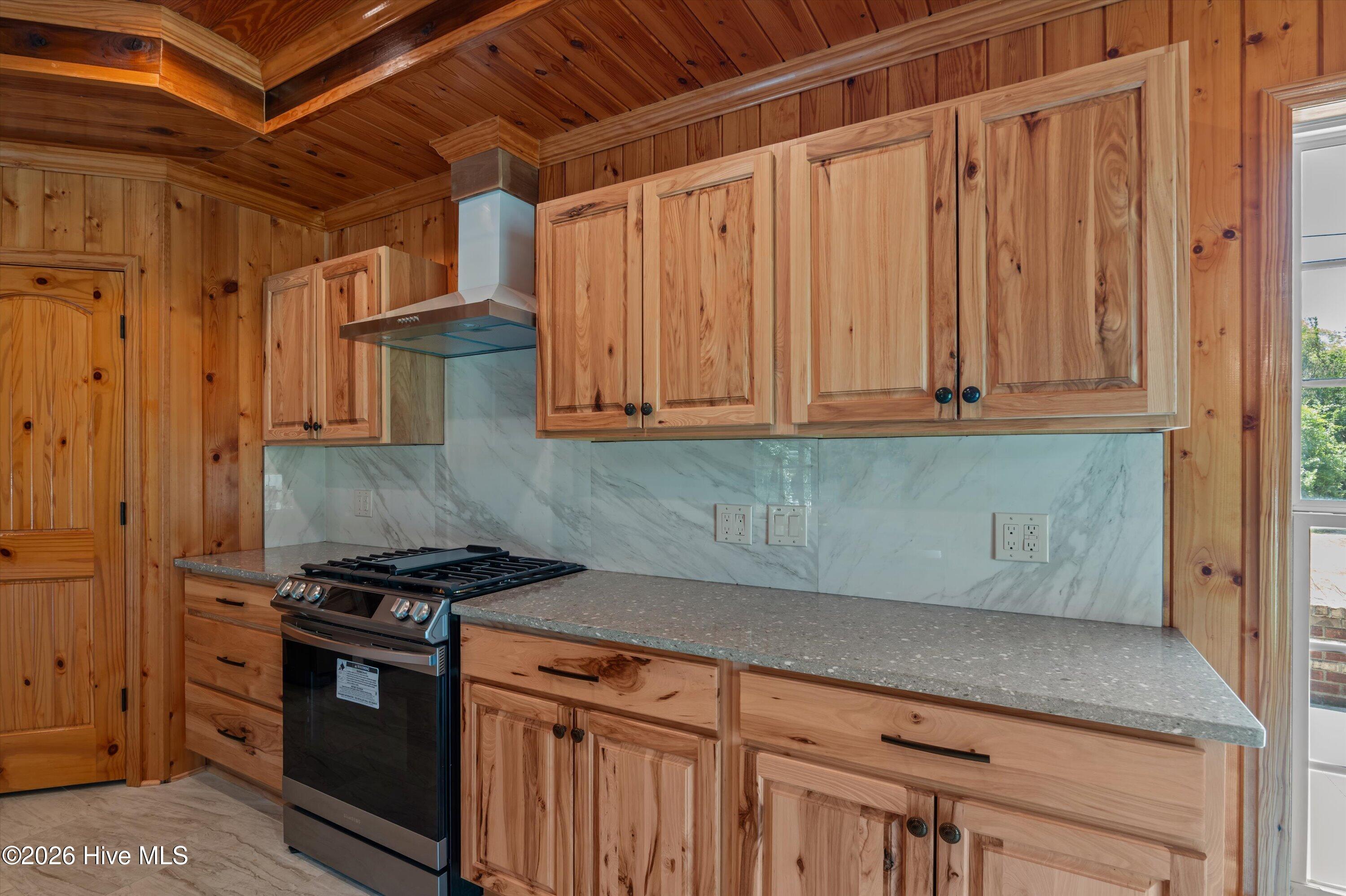1421 Edgefield Road Property Photo 18