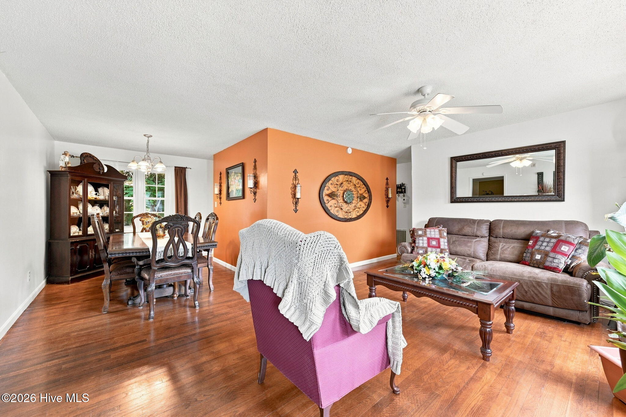 403 Hickory Court Property Photo 4