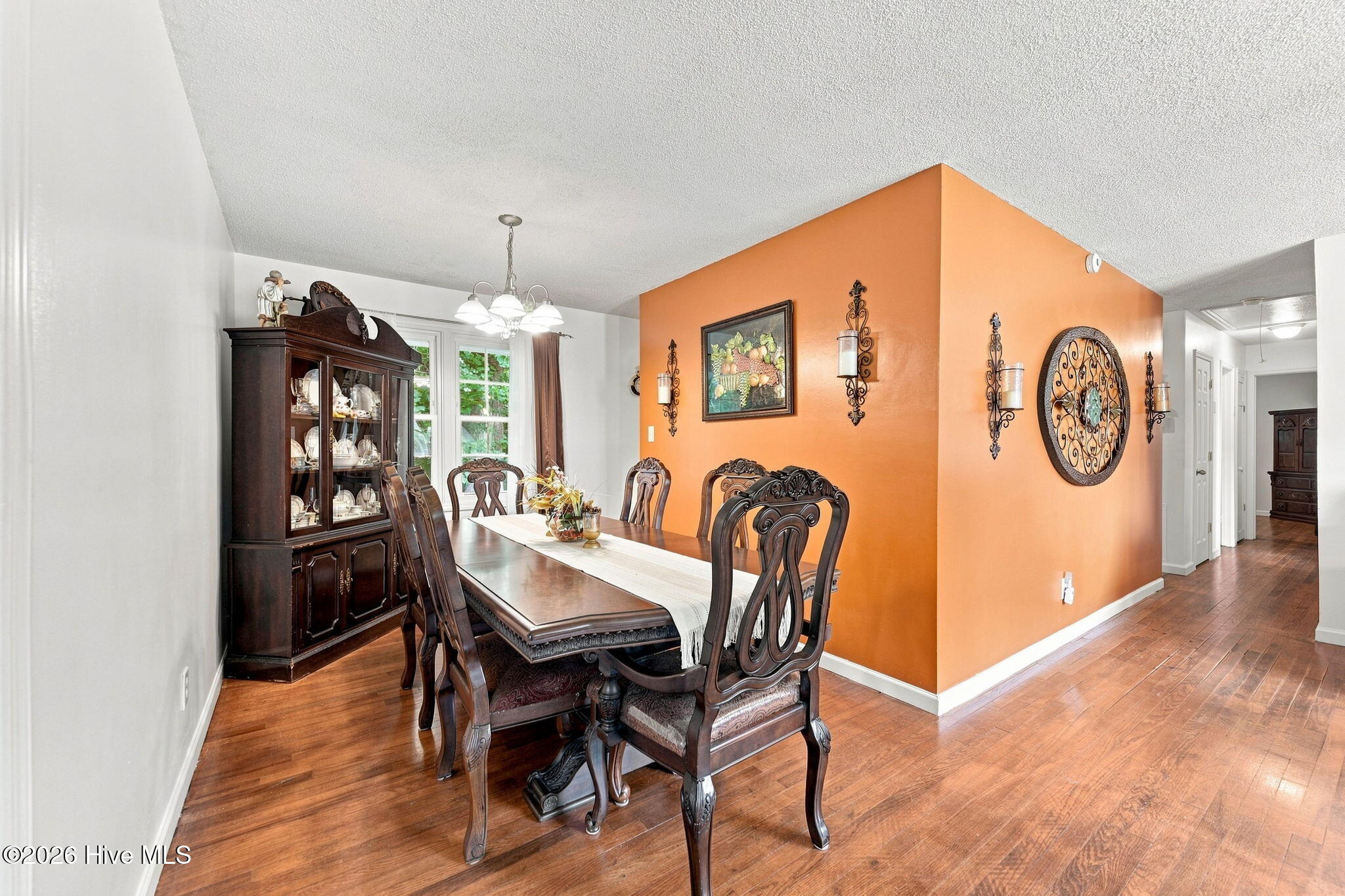 403 Hickory Court Property Photo 5