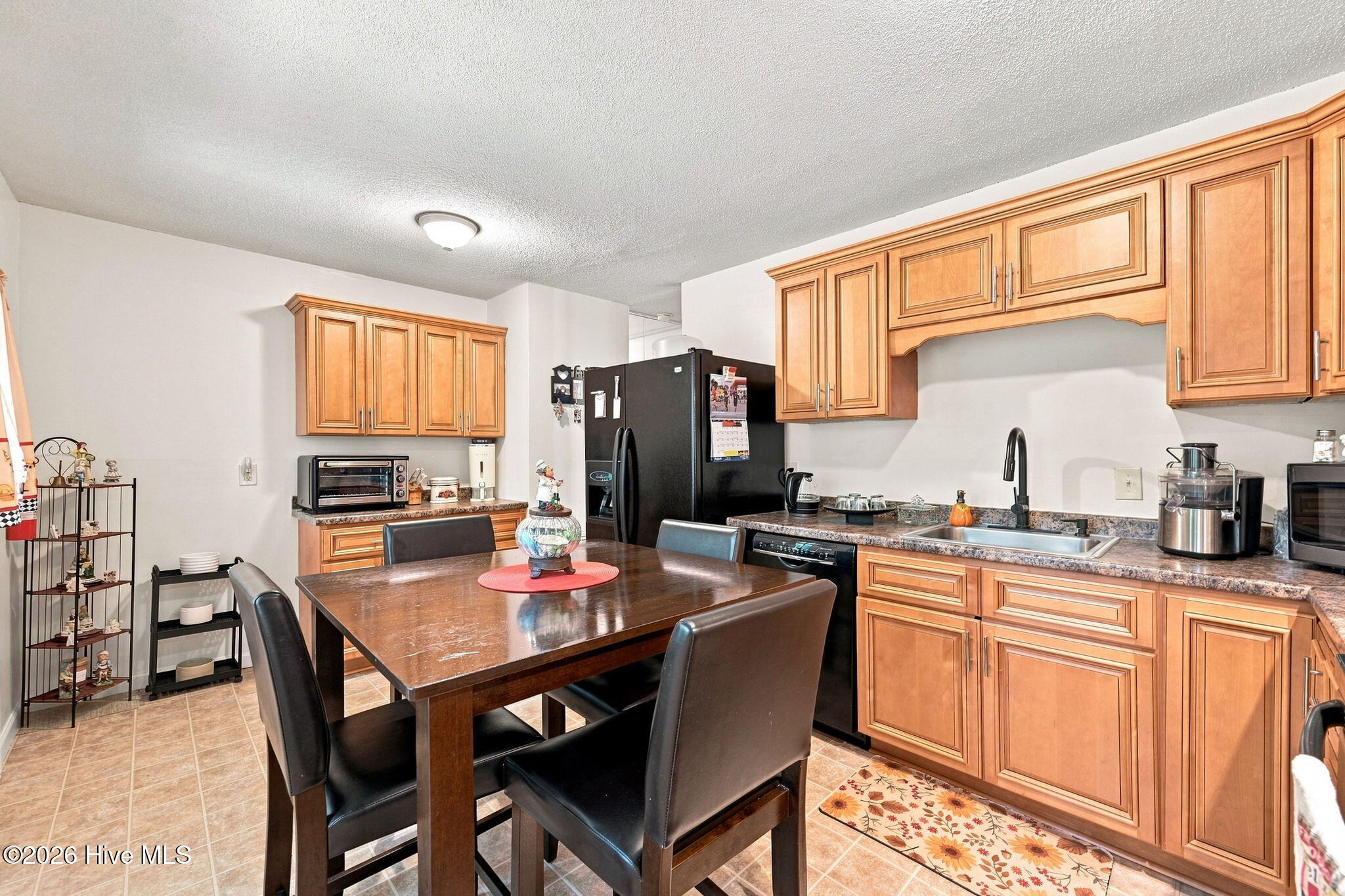 403 Hickory Court Property Photo 6