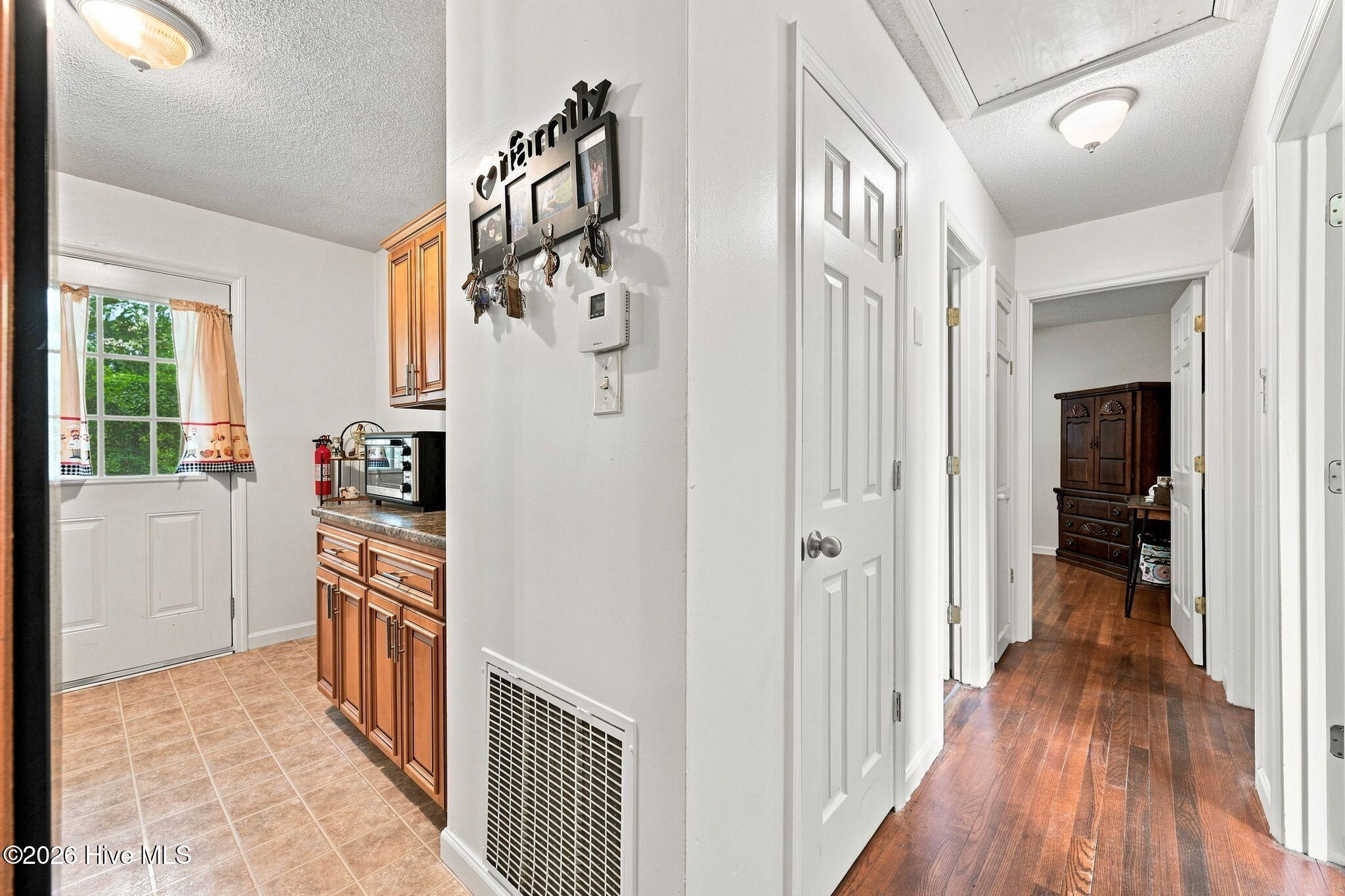 403 Hickory Court Property Photo 14