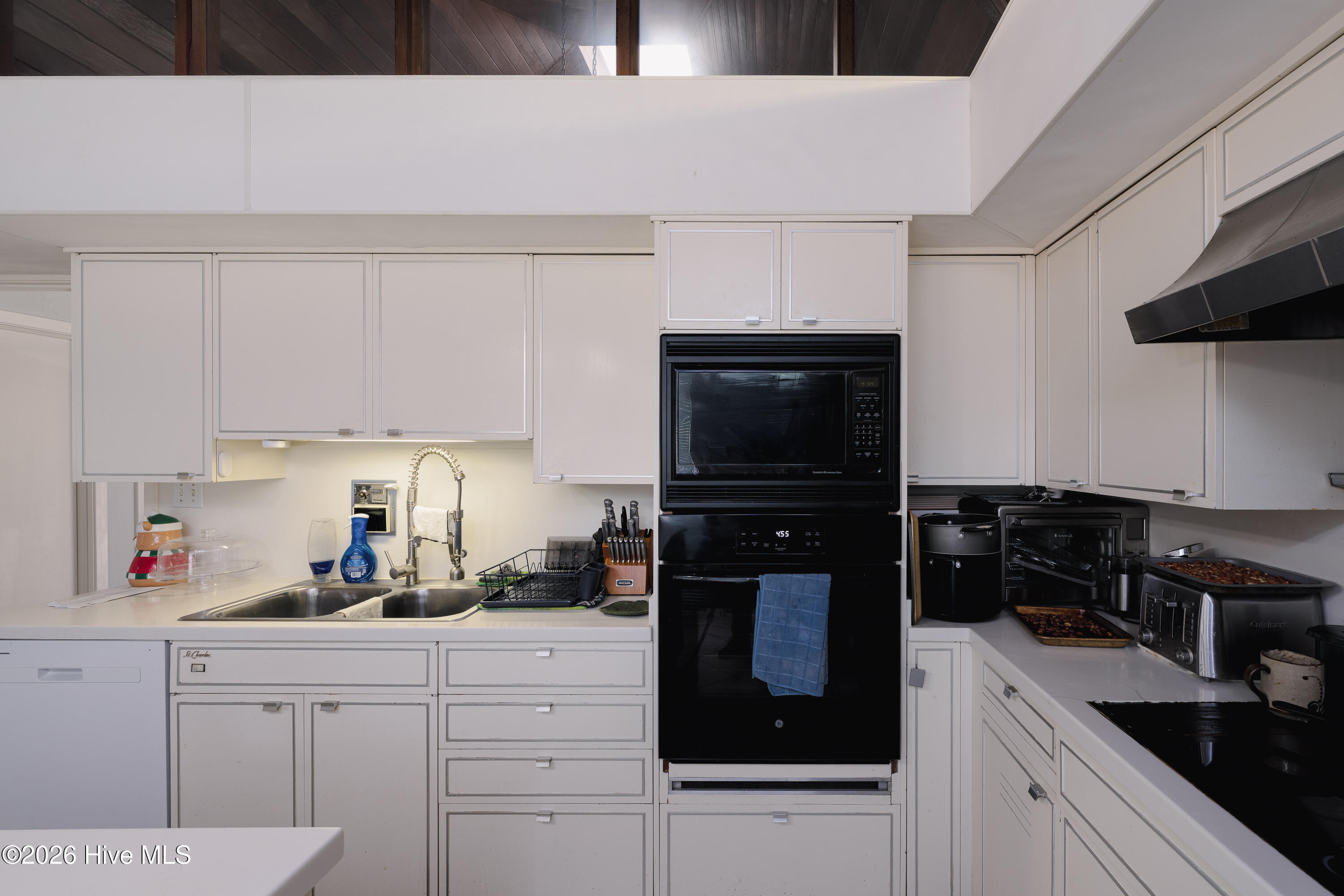 1900 Pawnee Drive Property Photo 13