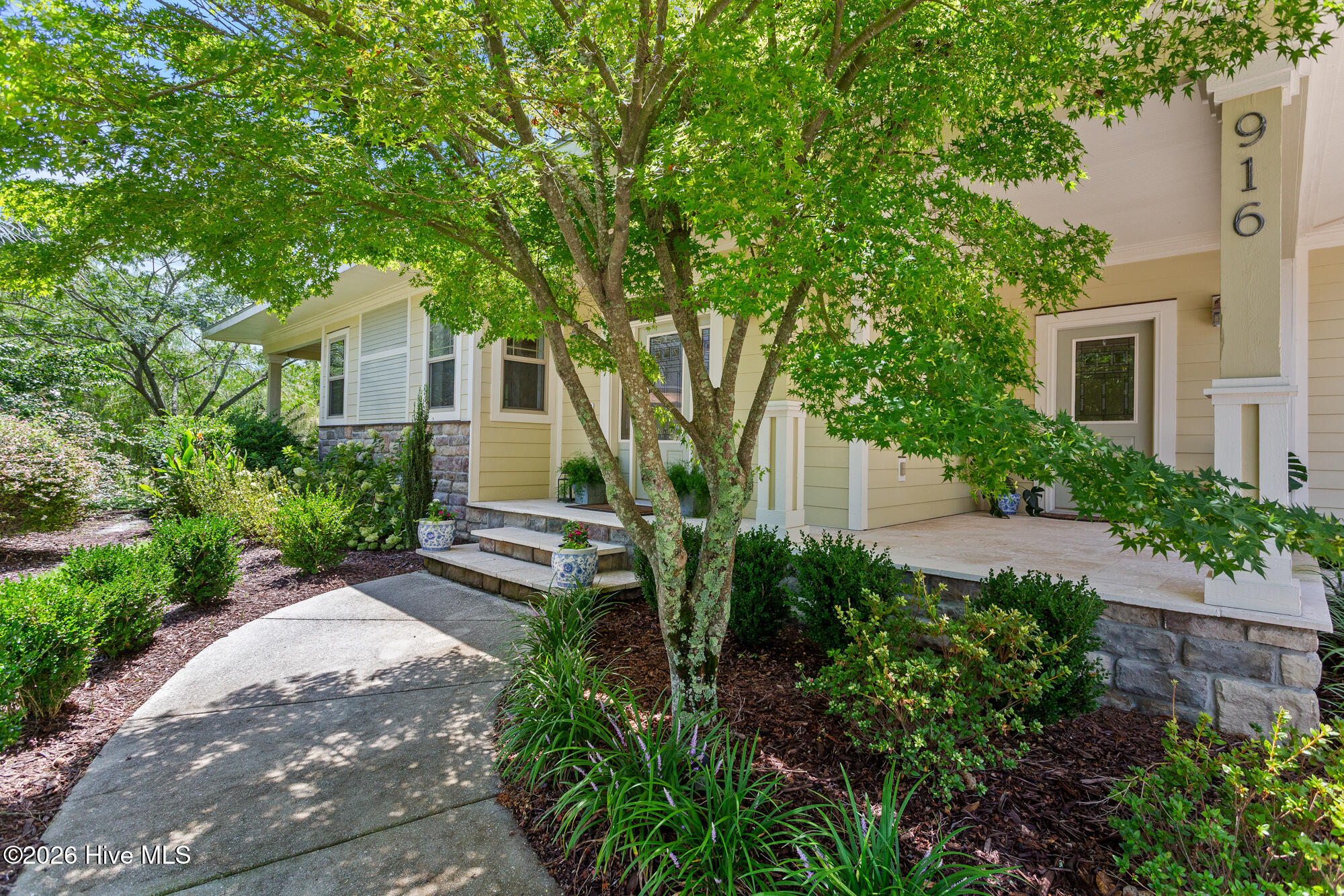 916 Cicada Court Property Photo 5