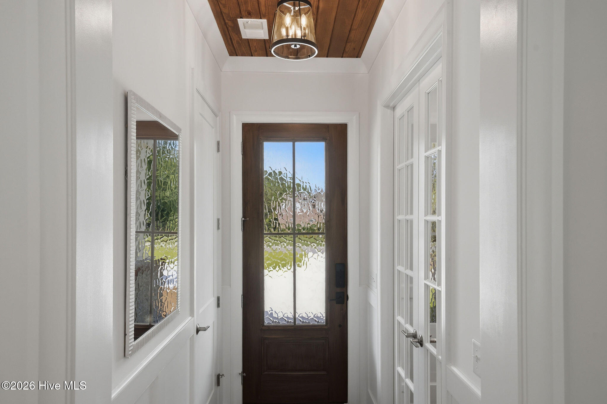 208 E Winding Way Property Photo 5