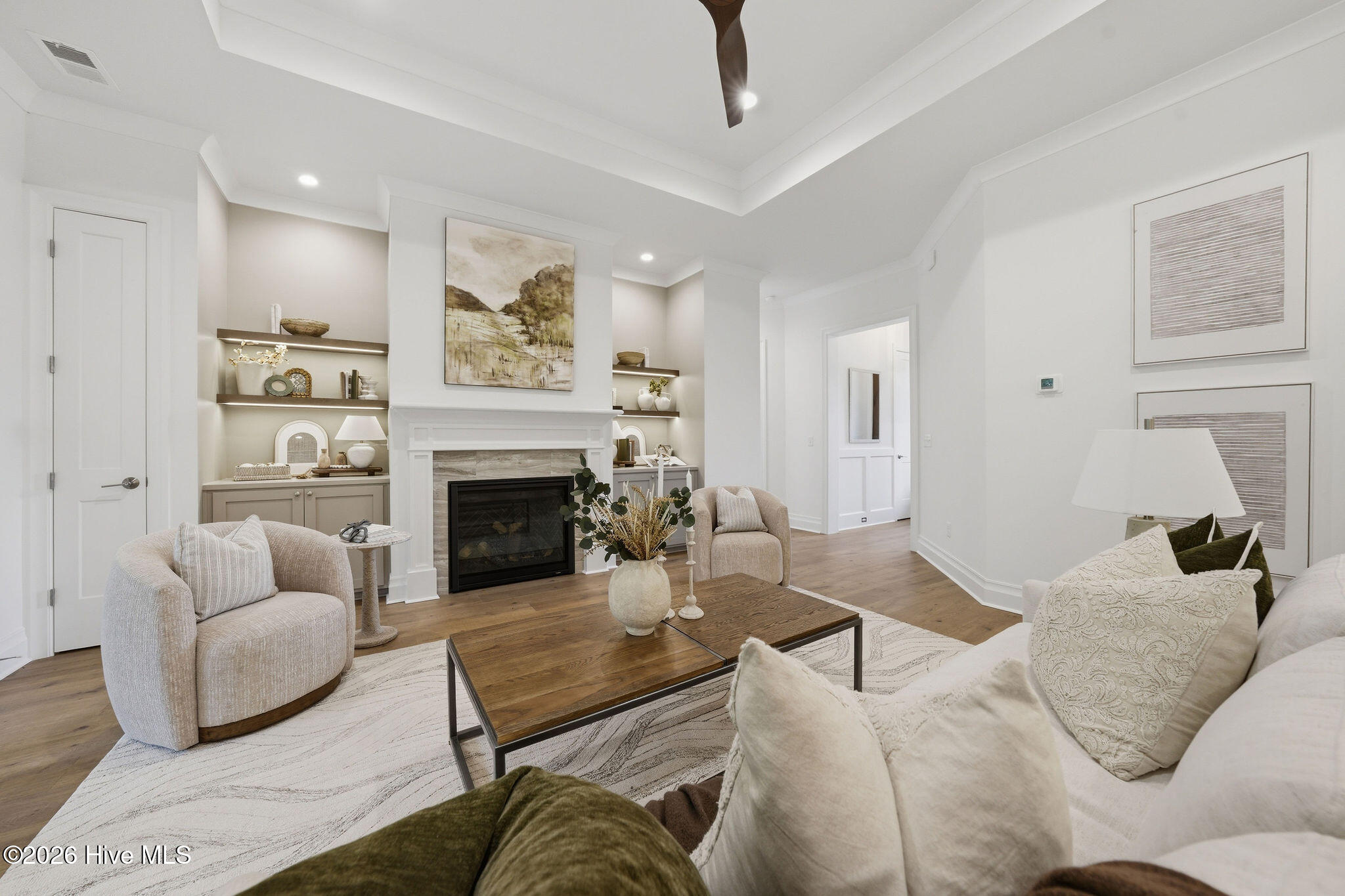 208 E Winding Way Property Photo 10