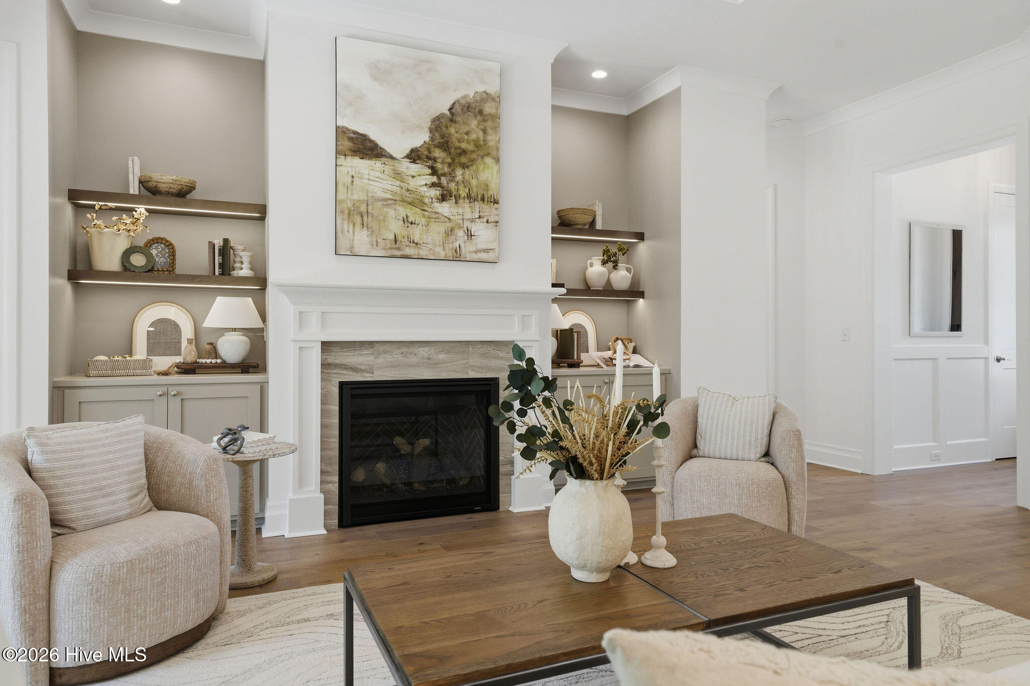 208 E Winding Way Property Photo 11