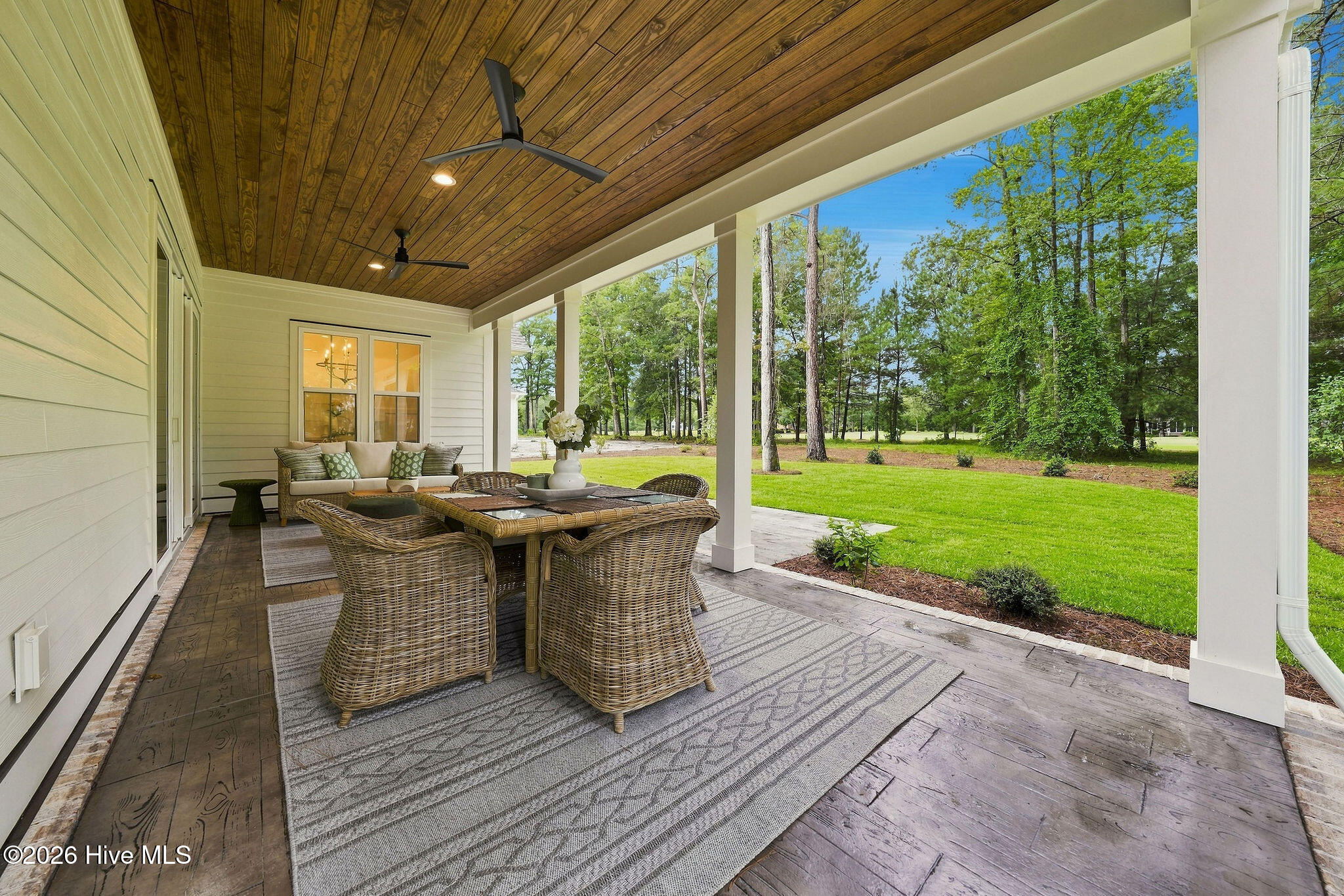 208 E Winding Way Property Photo 17