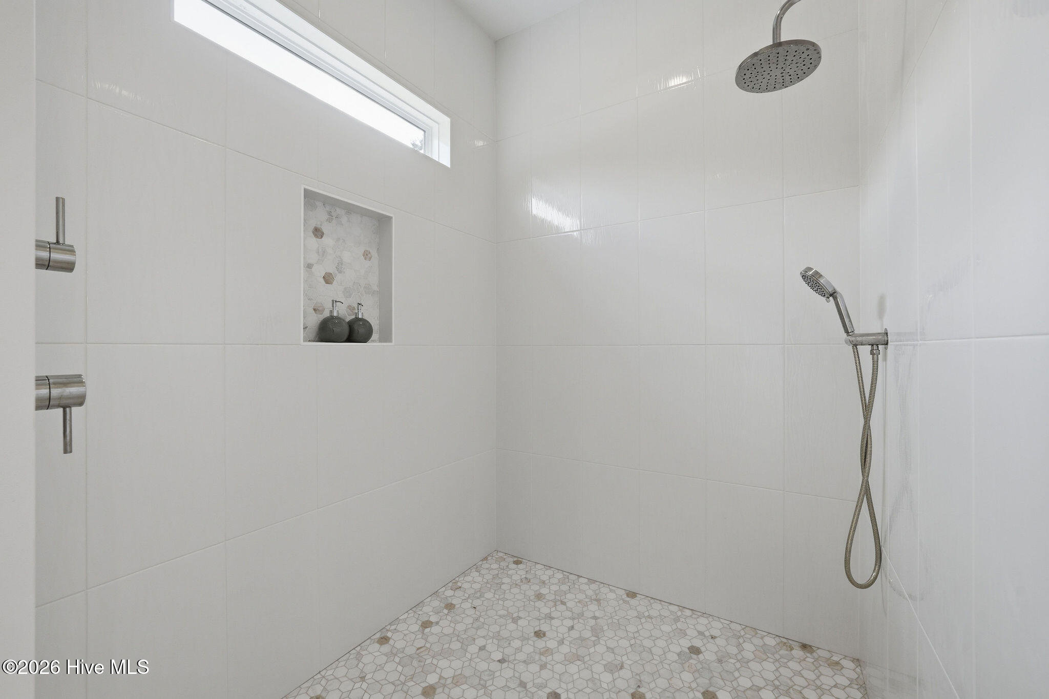 208 E Winding Way Property Photo 79
