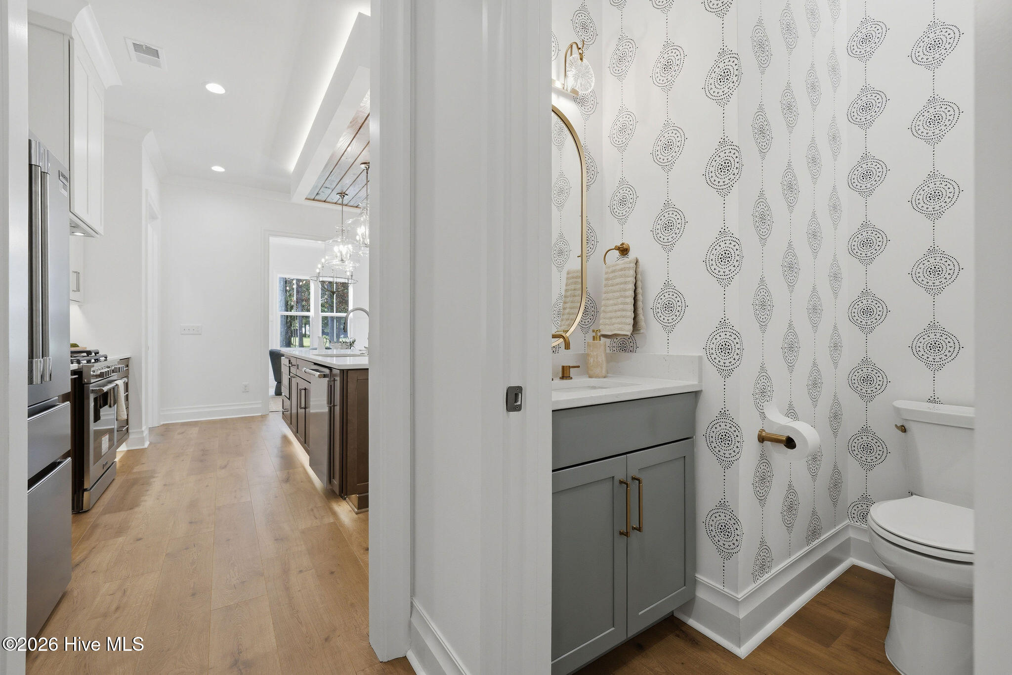 208 E Winding Way Property Photo 84
