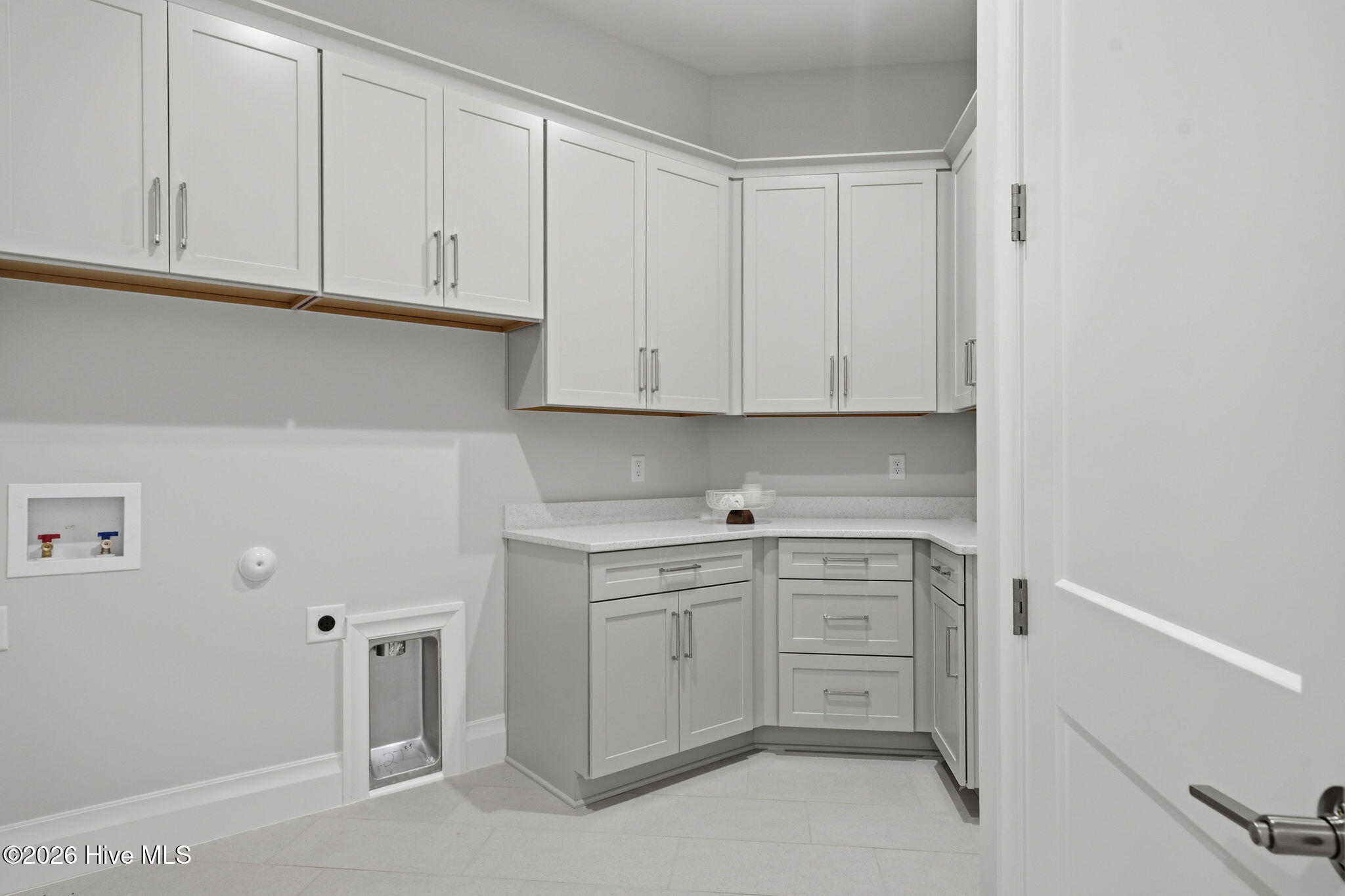 208 E Winding Way Property Photo 87