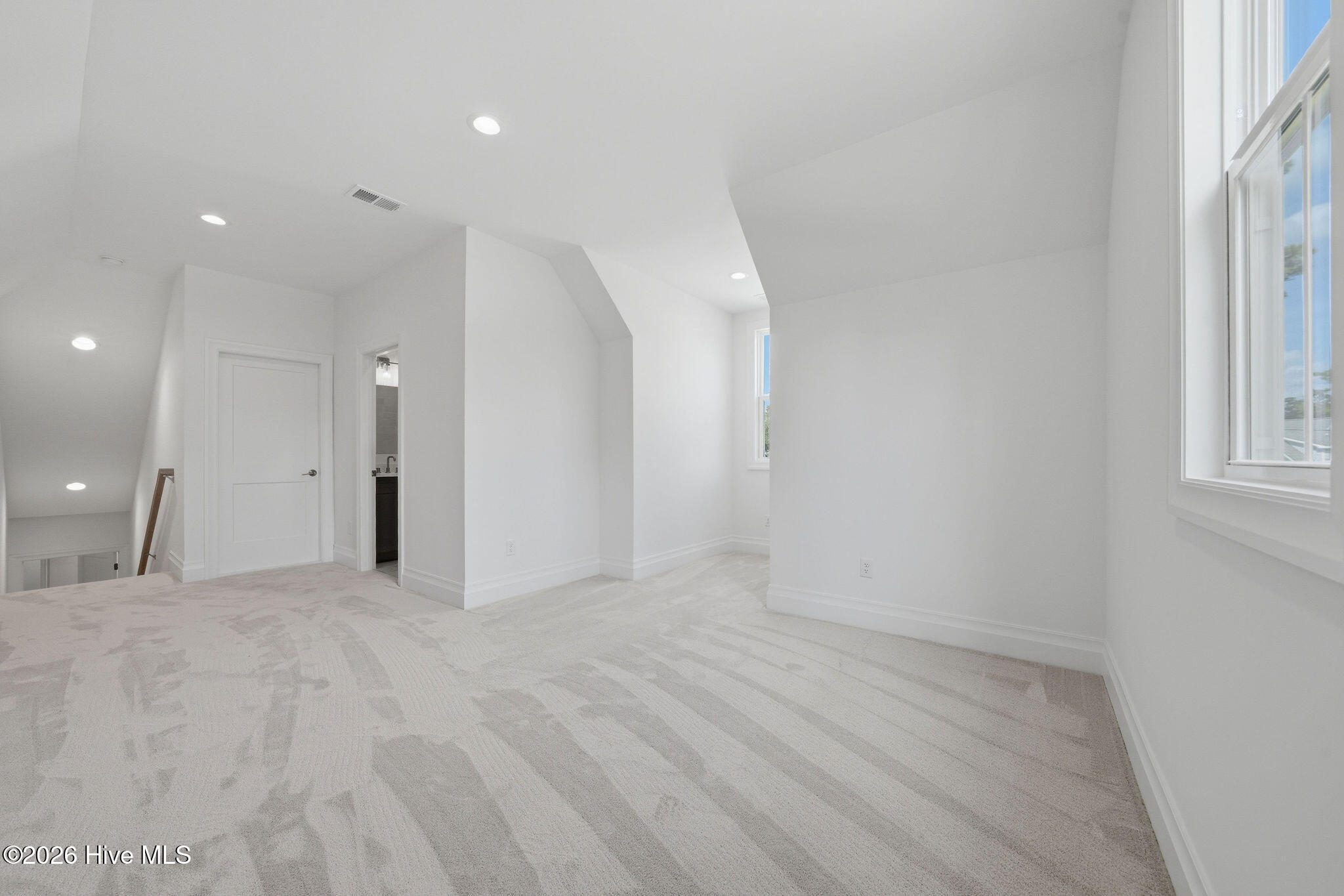 208 E Winding Way Property Photo 91