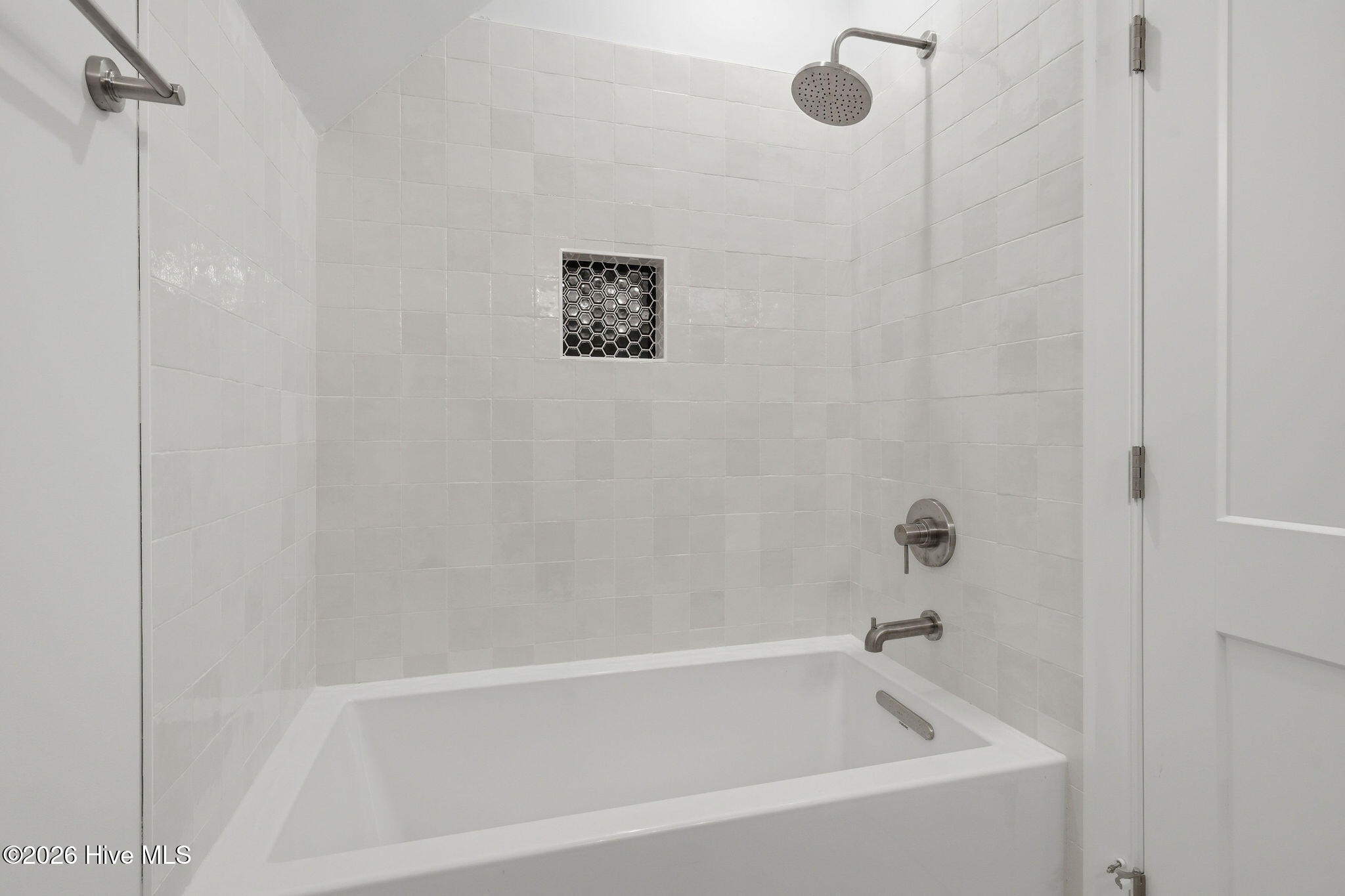 208 E Winding Way Property Photo 93