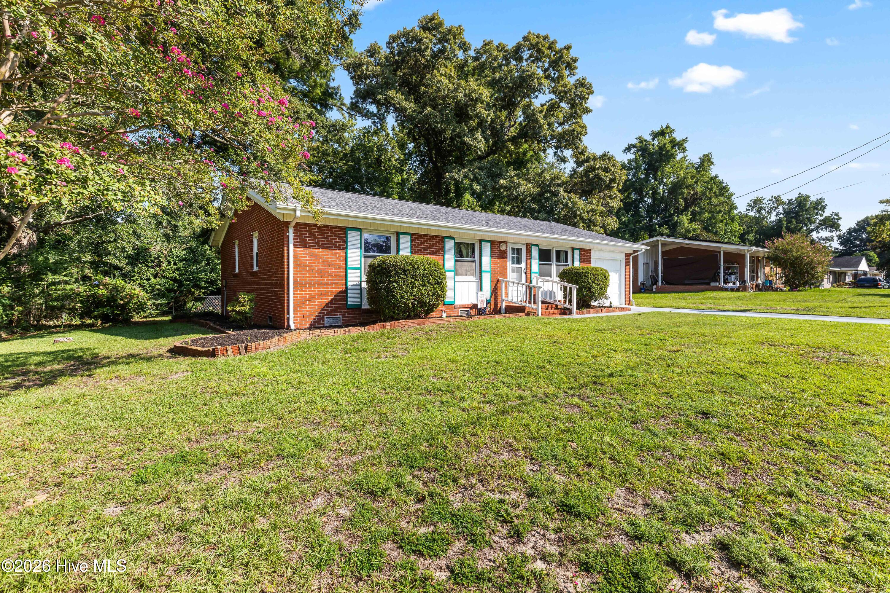 139 Greencrest Circle Property Photo 2