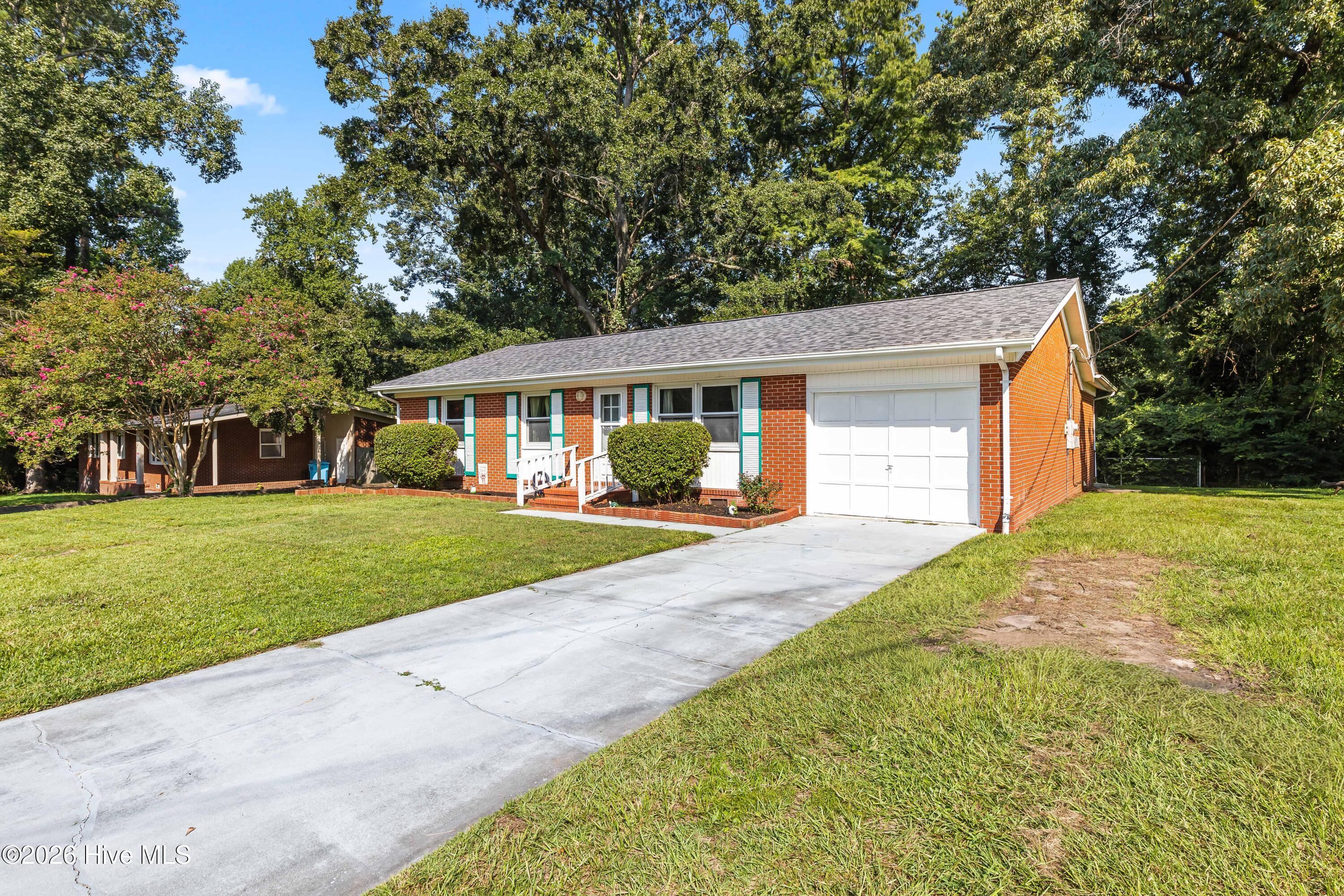 139 Greencrest Circle Property Photo 3