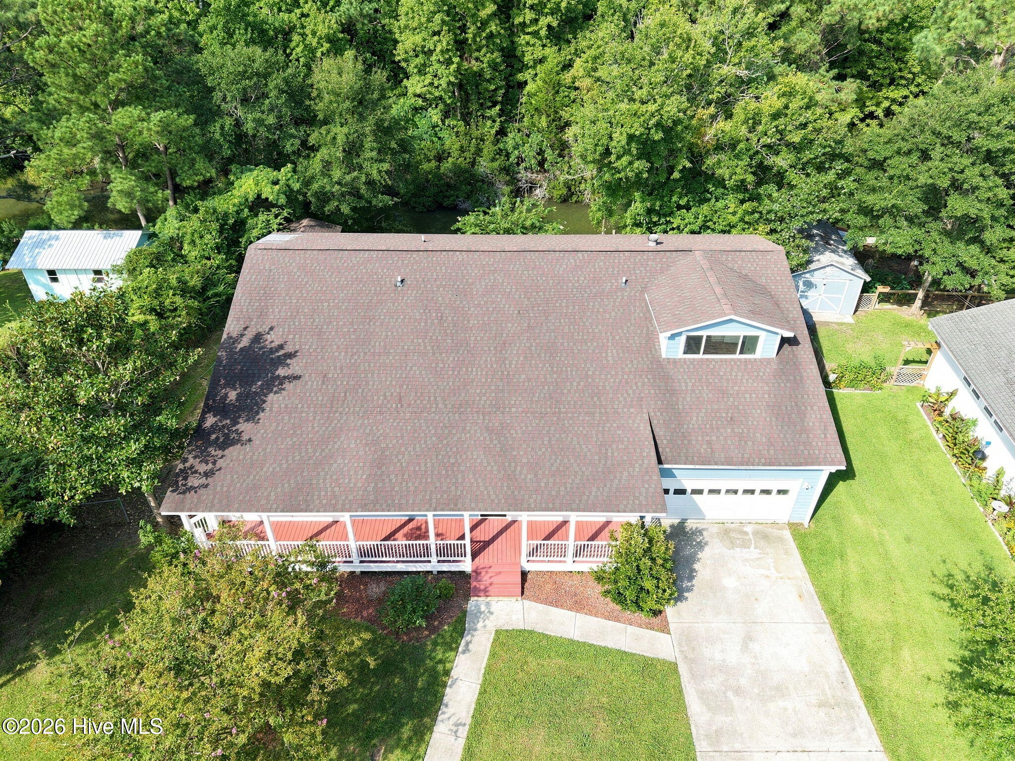 639 W Shore Drive Property Photo 3