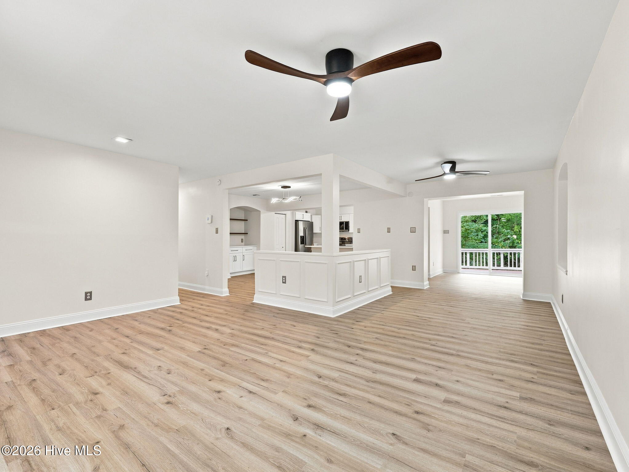 639 W Shore Drive Property Photo 4