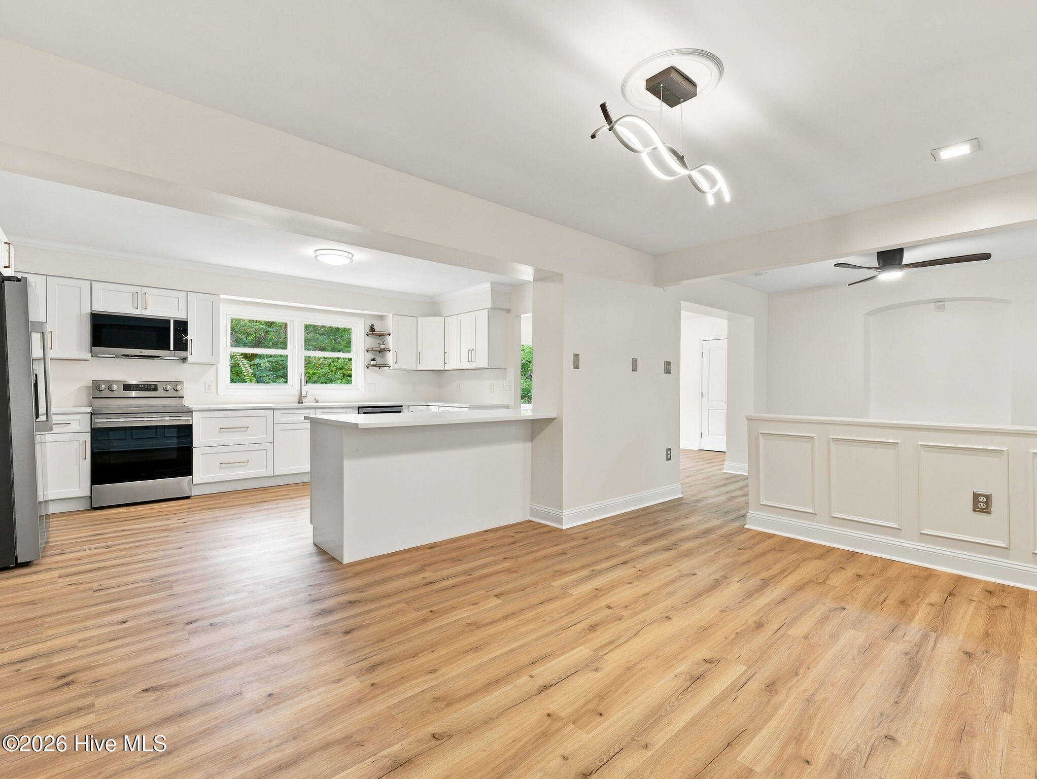 639 W Shore Drive Property Photo 8
