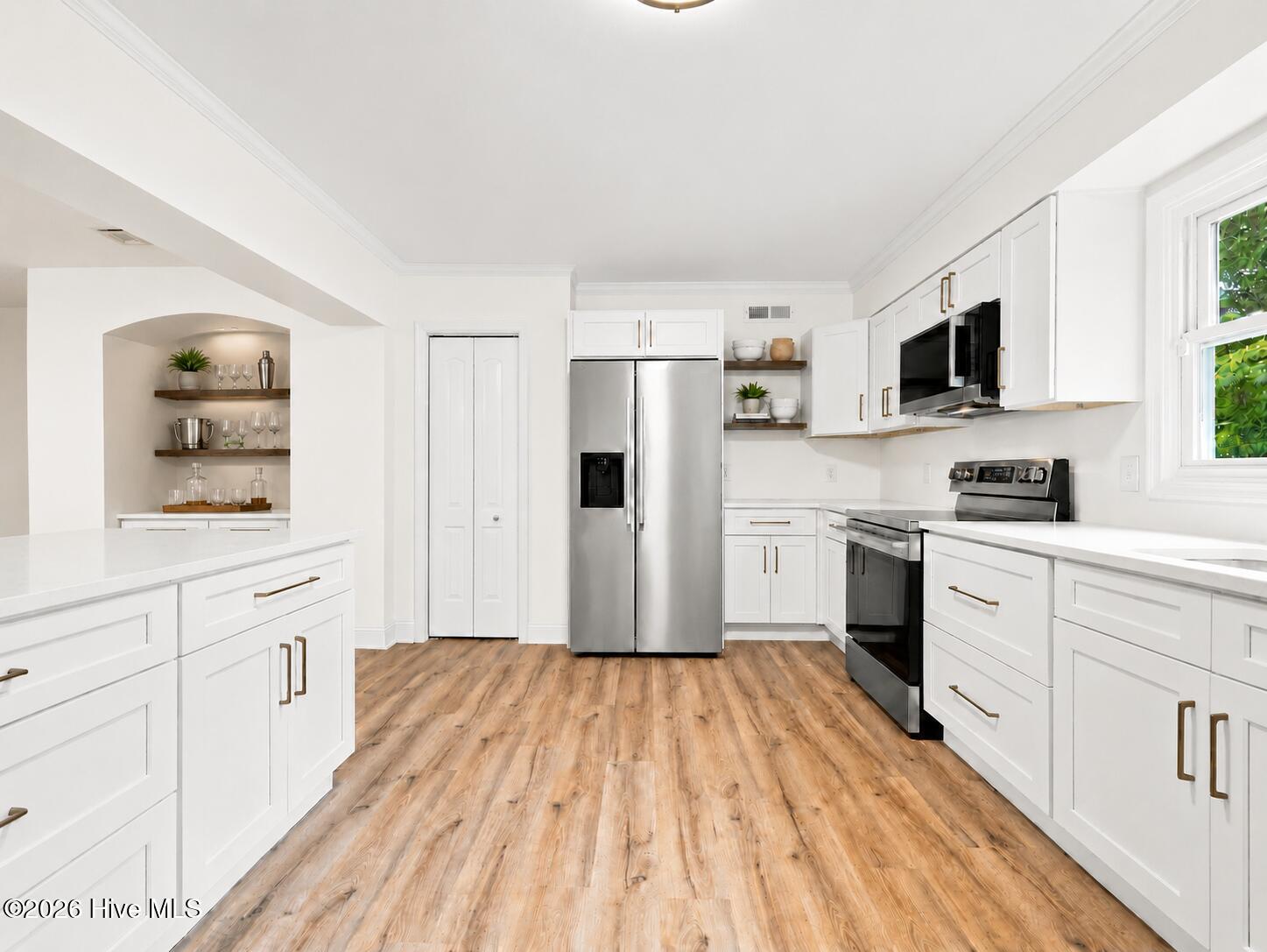 639 W Shore Drive Property Photo 13