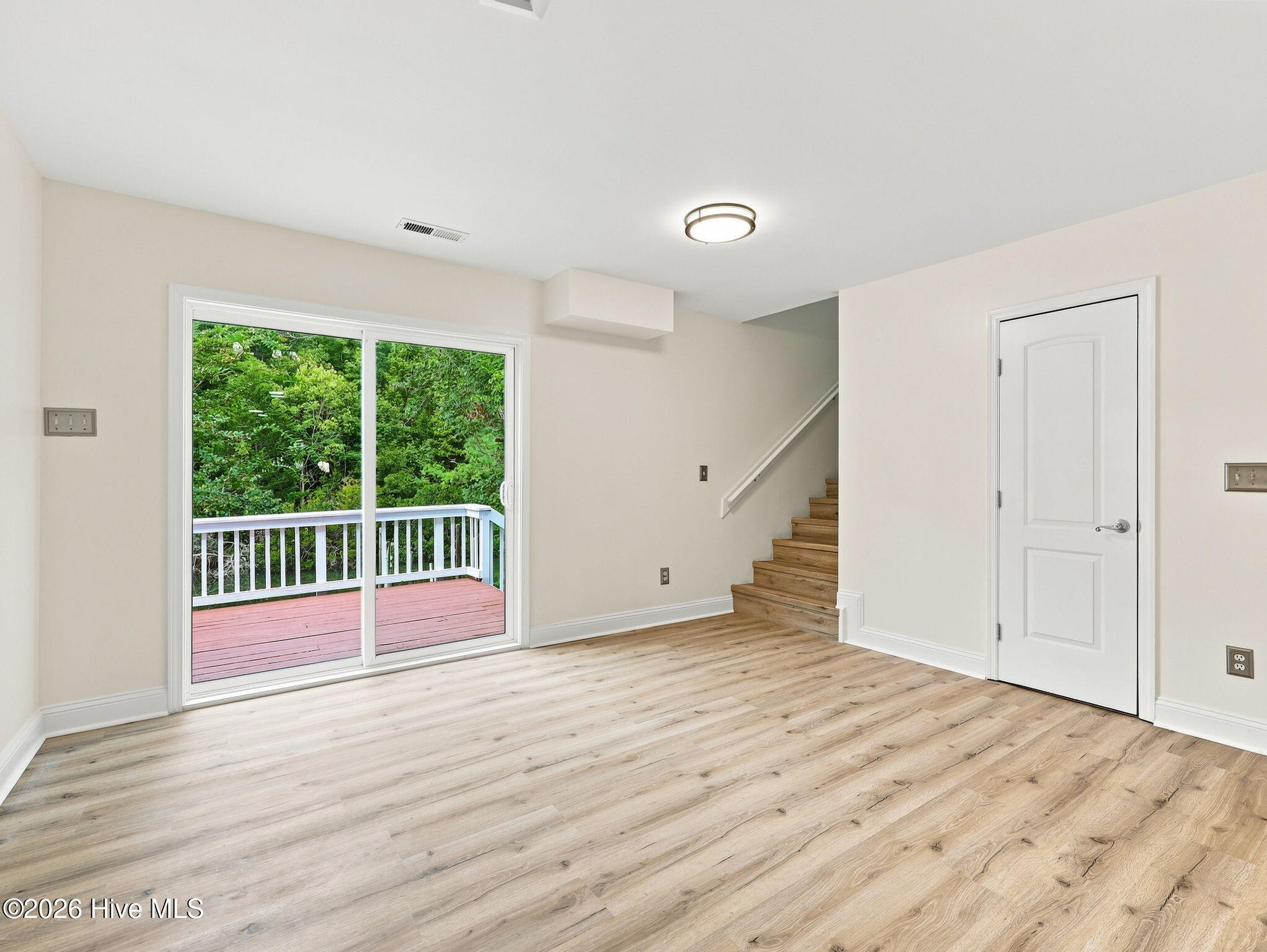 639 W Shore Drive Property Photo 15