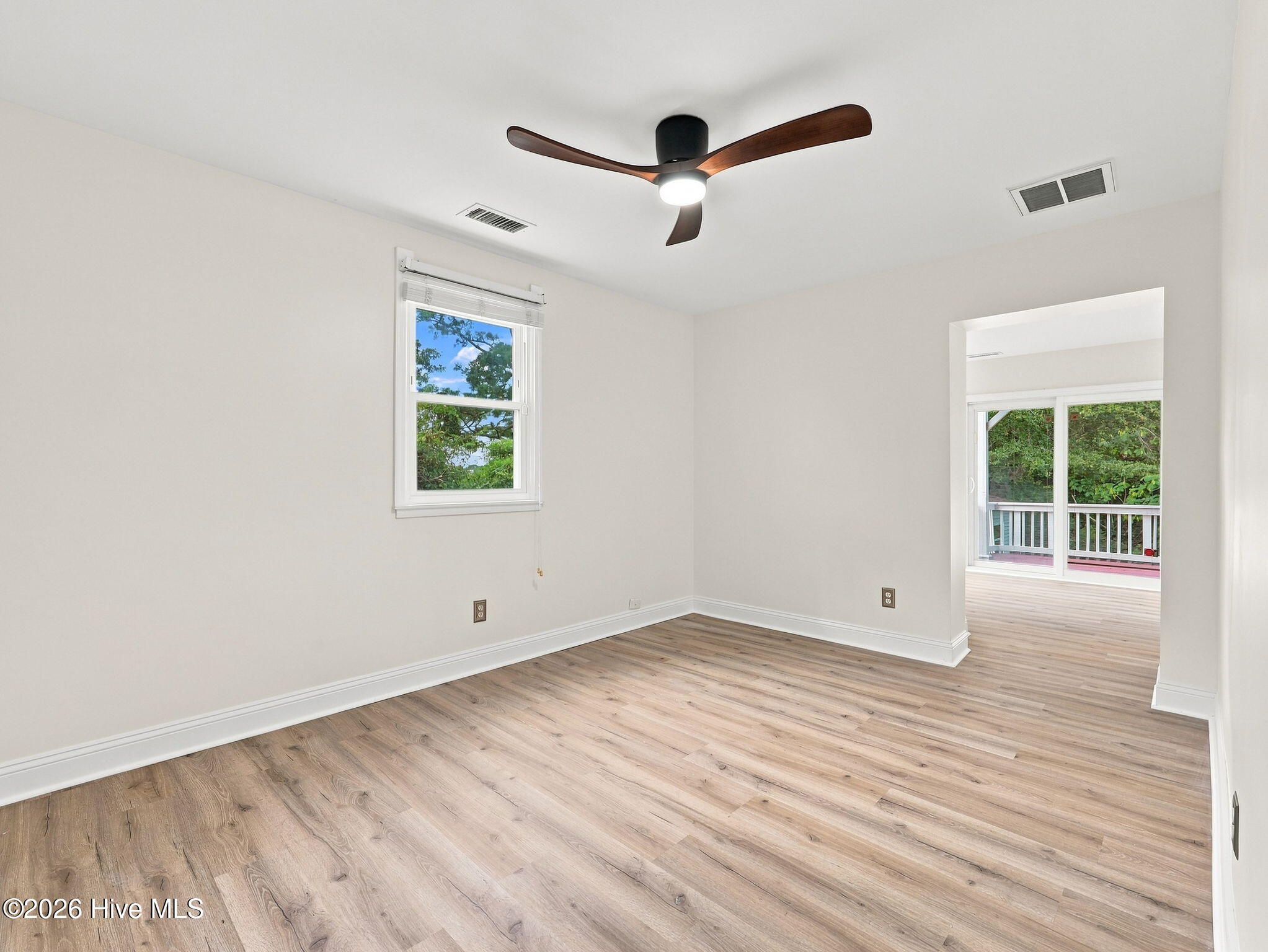 639 W Shore Drive Property Photo 21