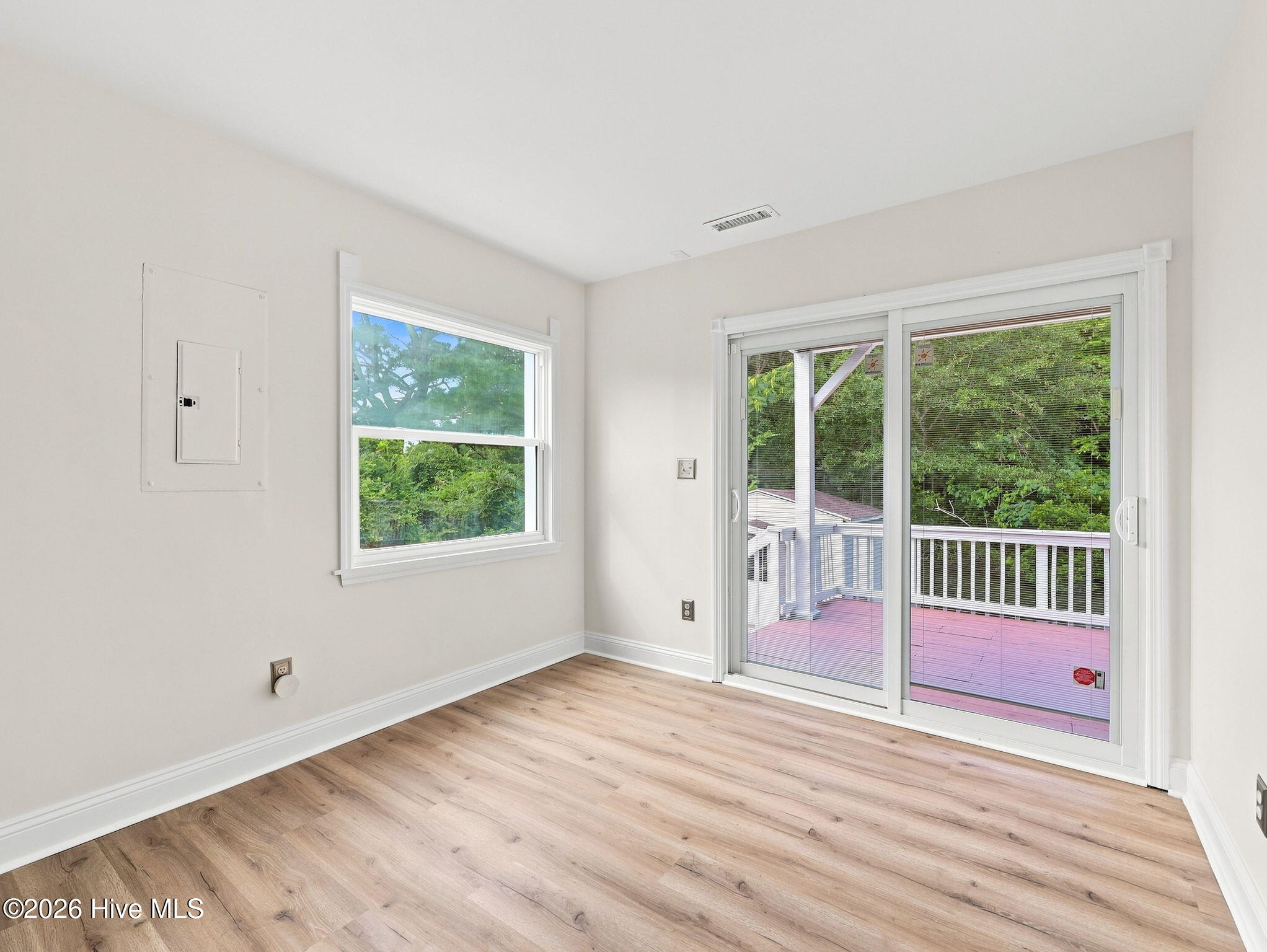 639 W Shore Drive Property Photo 23