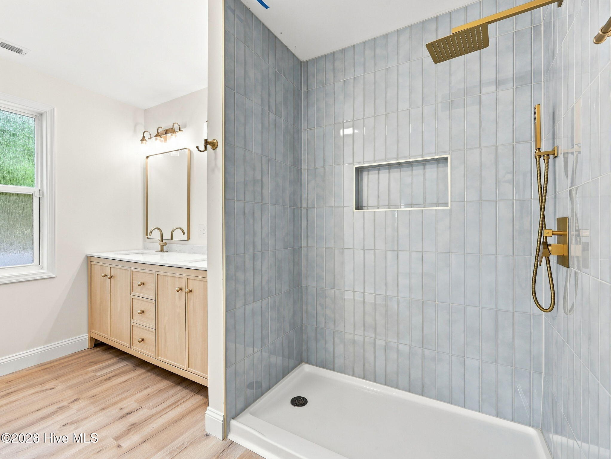 639 W Shore Drive Property Photo 28