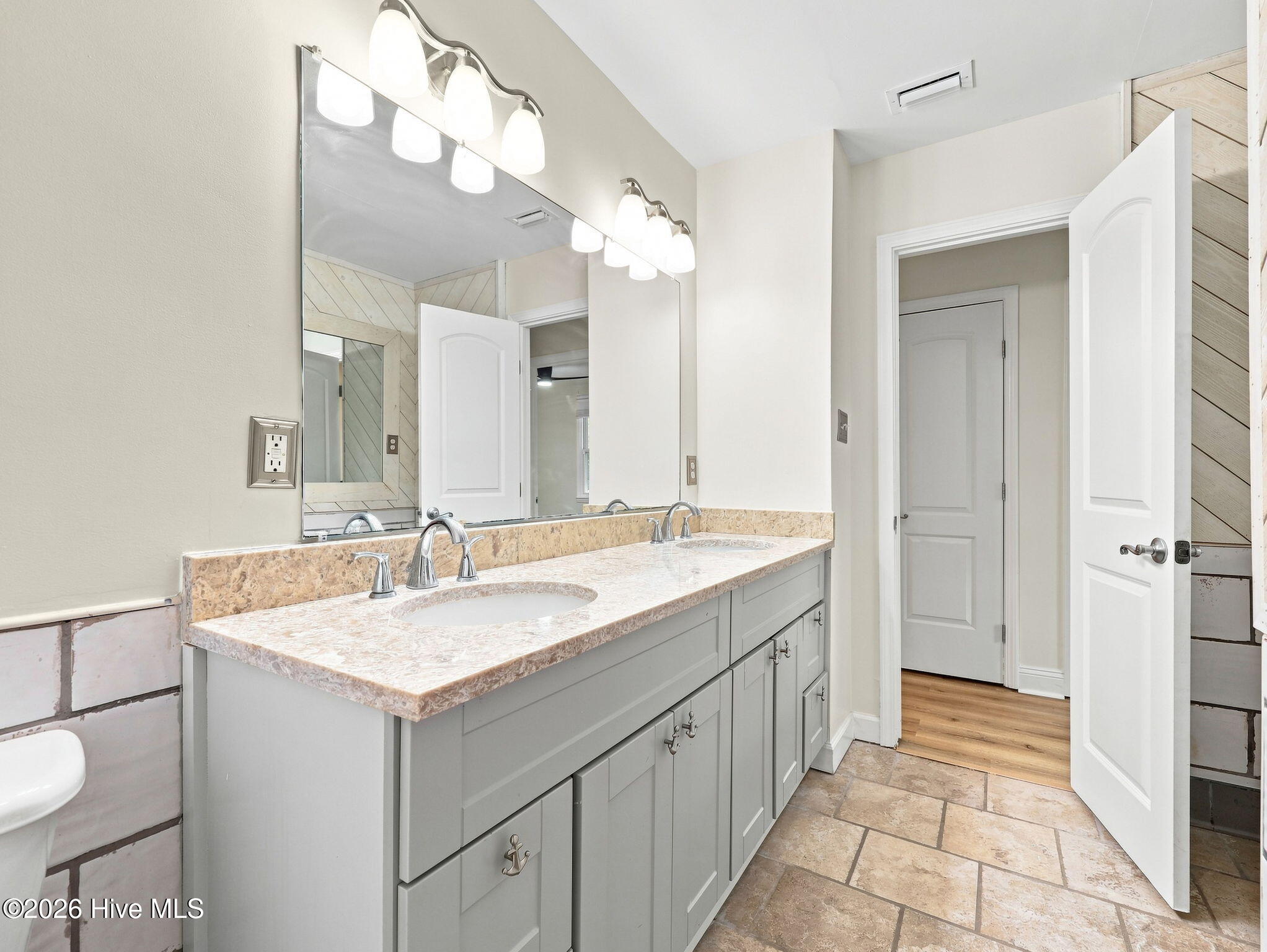 639 W Shore Drive Property Photo 34