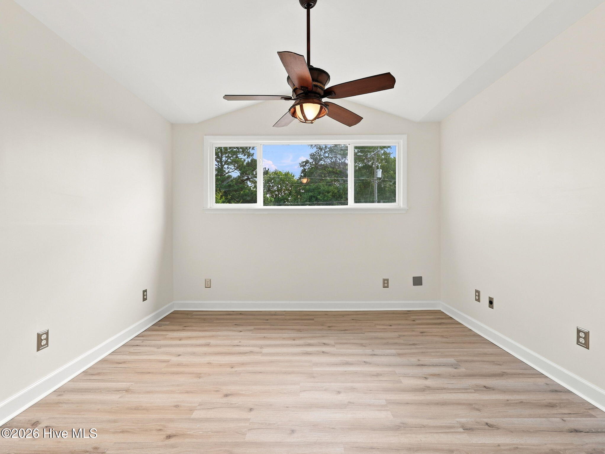 639 W Shore Drive Property Photo 41