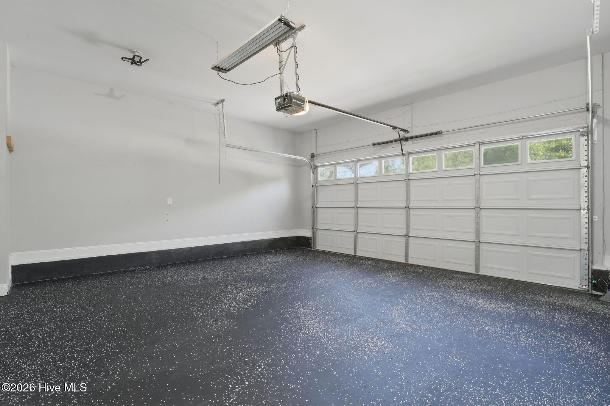 935 W Illinois Avenue Property Photo 19